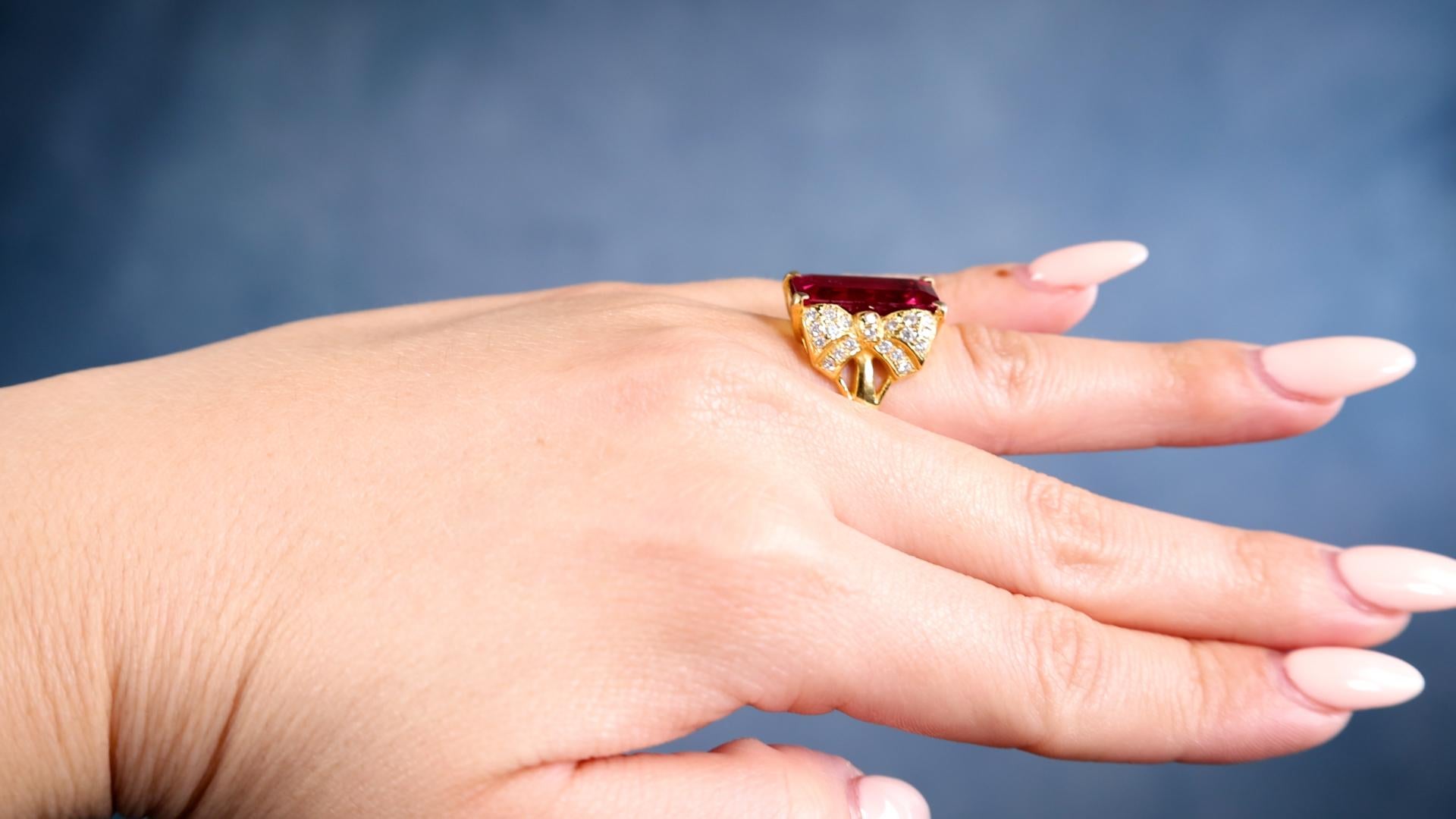Brilliant Cut Rubellite Diamond 18k Yellow Gold Ring For Sale