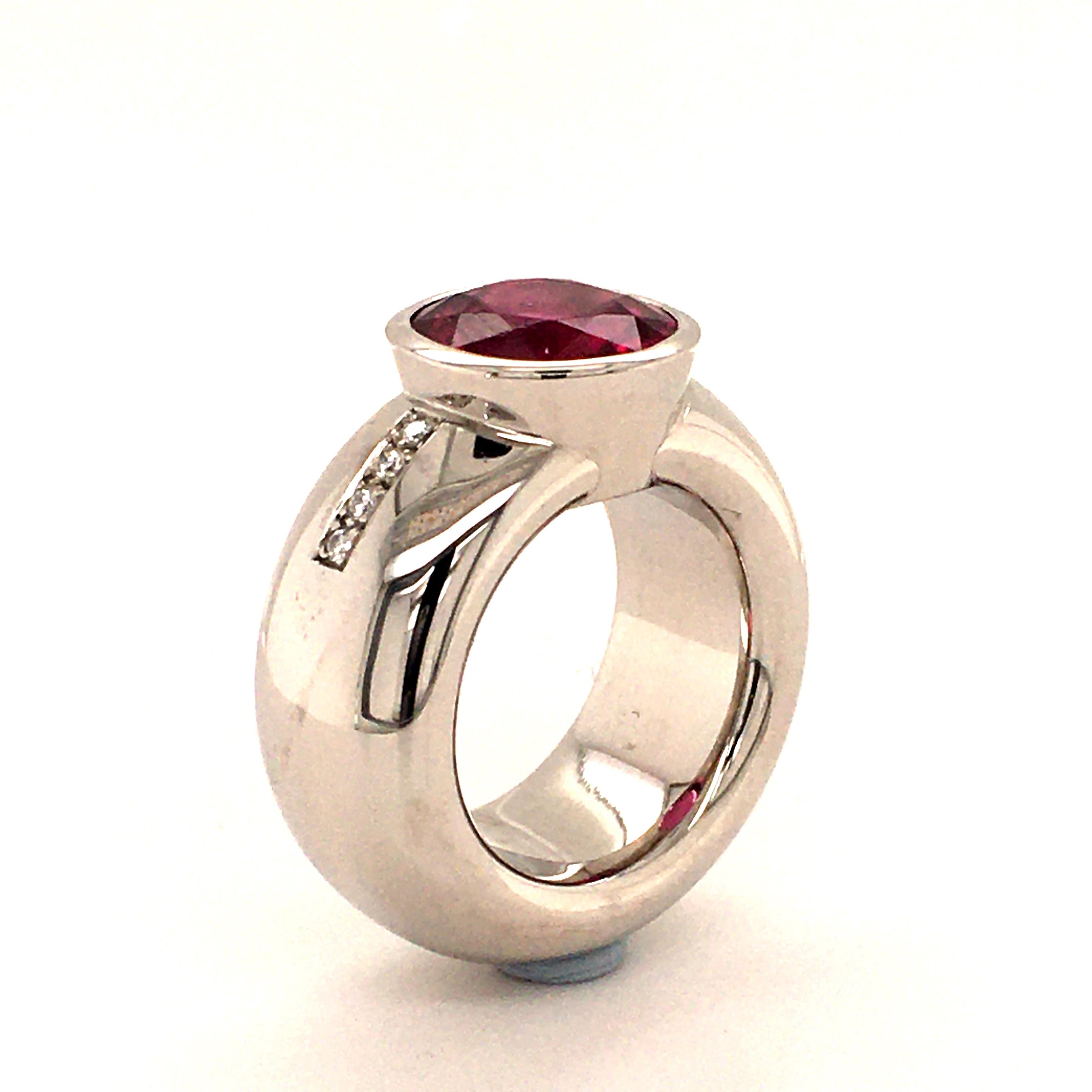 Rubellite Diamond White Gold Ring In Excellent Condition For Sale In Lucerne, CH