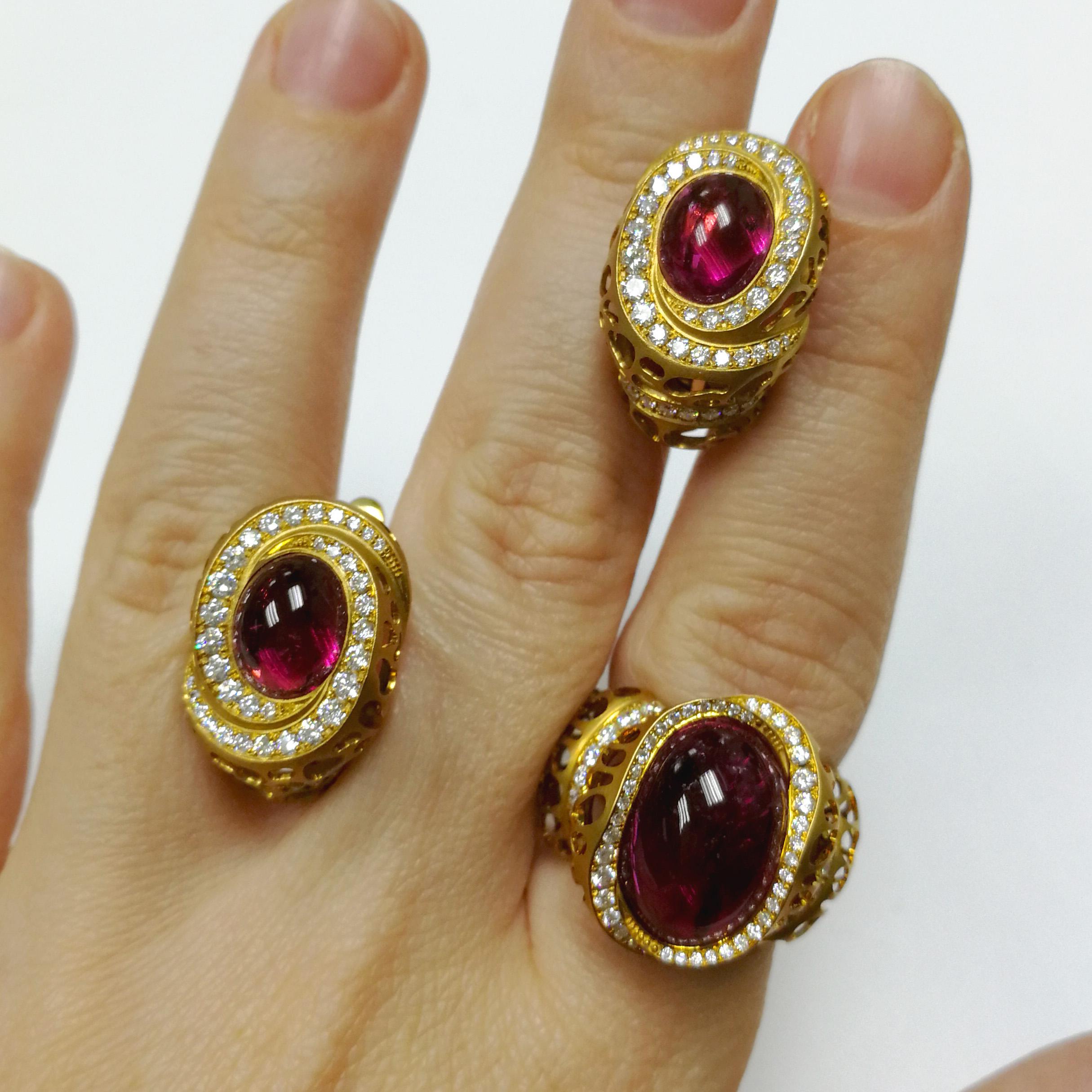 Rubellite Diamonds 18 Karat Yellow Gold Coral Reef Suite
Suite from the Coral Reef collection, where the distinctive feature is the shape of 18 Karat Yellow Gold, made in the form of coral reefs. The variety of colors in this Сollection is