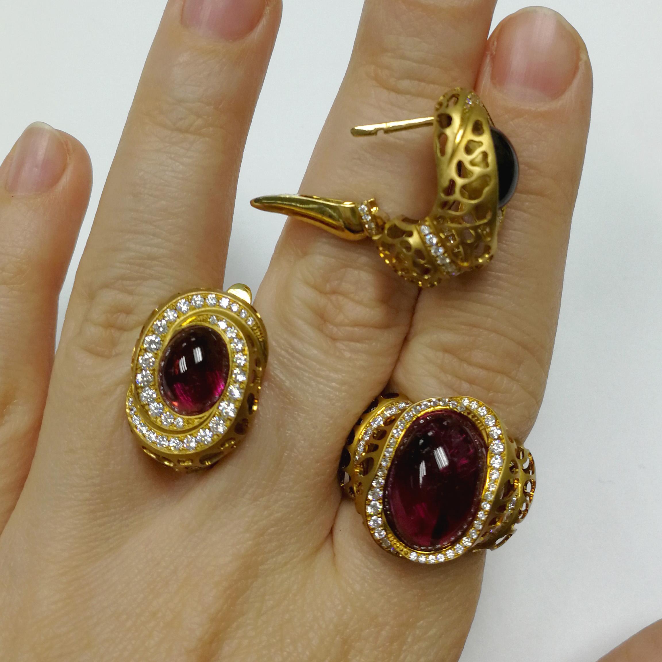 Rubellite Diamonds 18 Karat Yellow Gold Coral Reef Suite In New Condition For Sale In Bangkok, TH