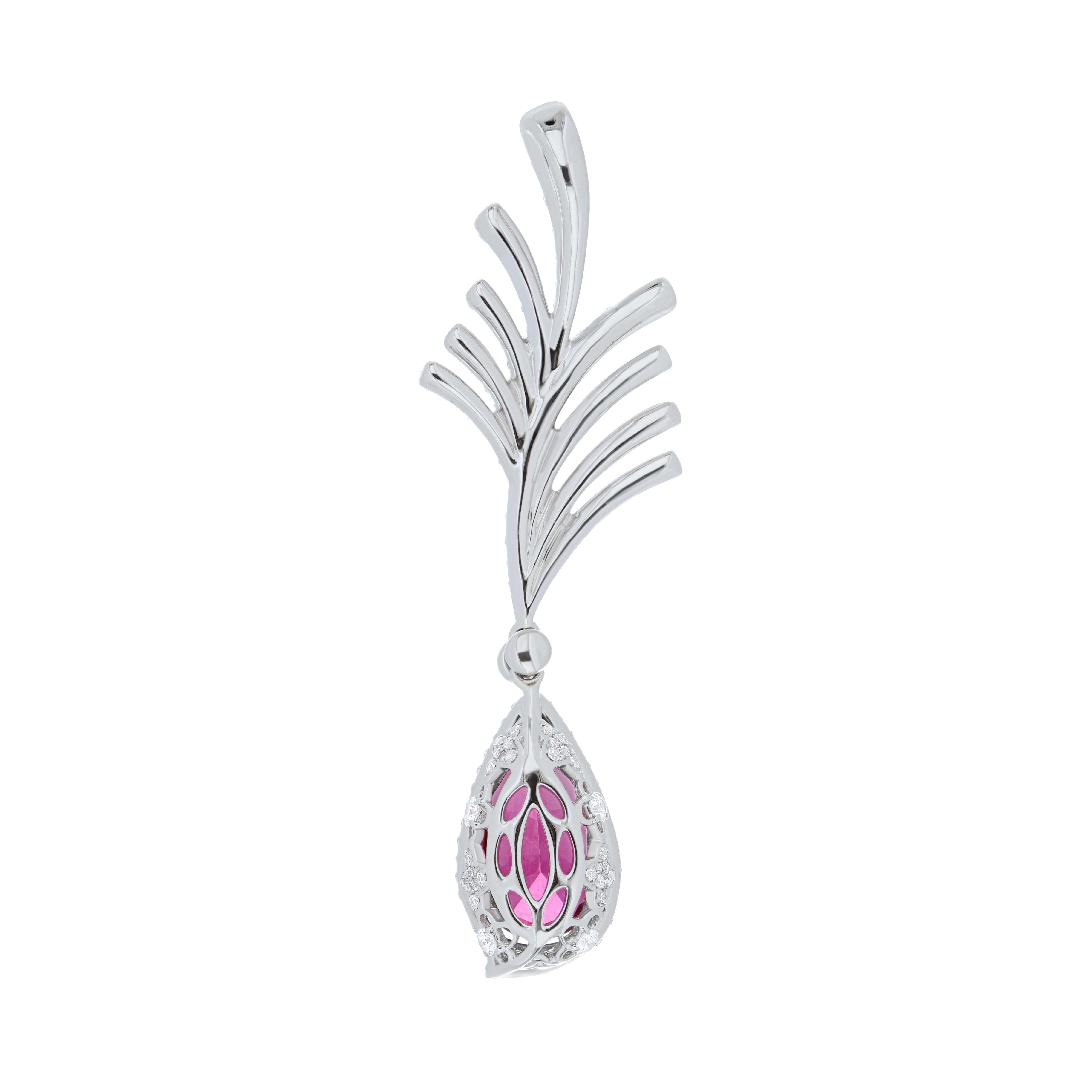 Anhänger mit Rubelliten, Smaragden und Diamanten aus 18 Karat Weißgold im Angebot 2