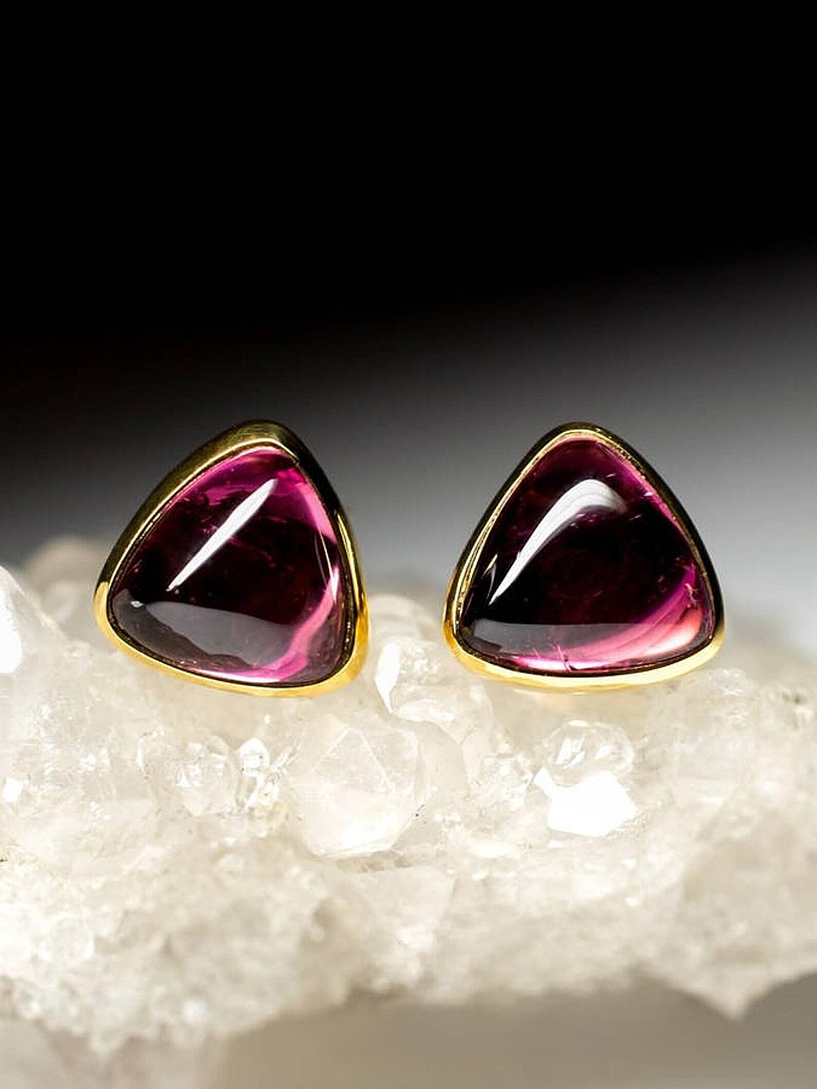Rubellite Gold Stud Earrings Hot Pink Tourmaline Triangle Cabochon Unisex For Sale 4
