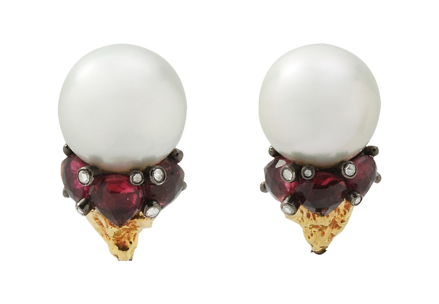 Rubellite Pearl Carved Shell Dangle Drop Earring In New Condition For Sale In Bangkok, Bangkok