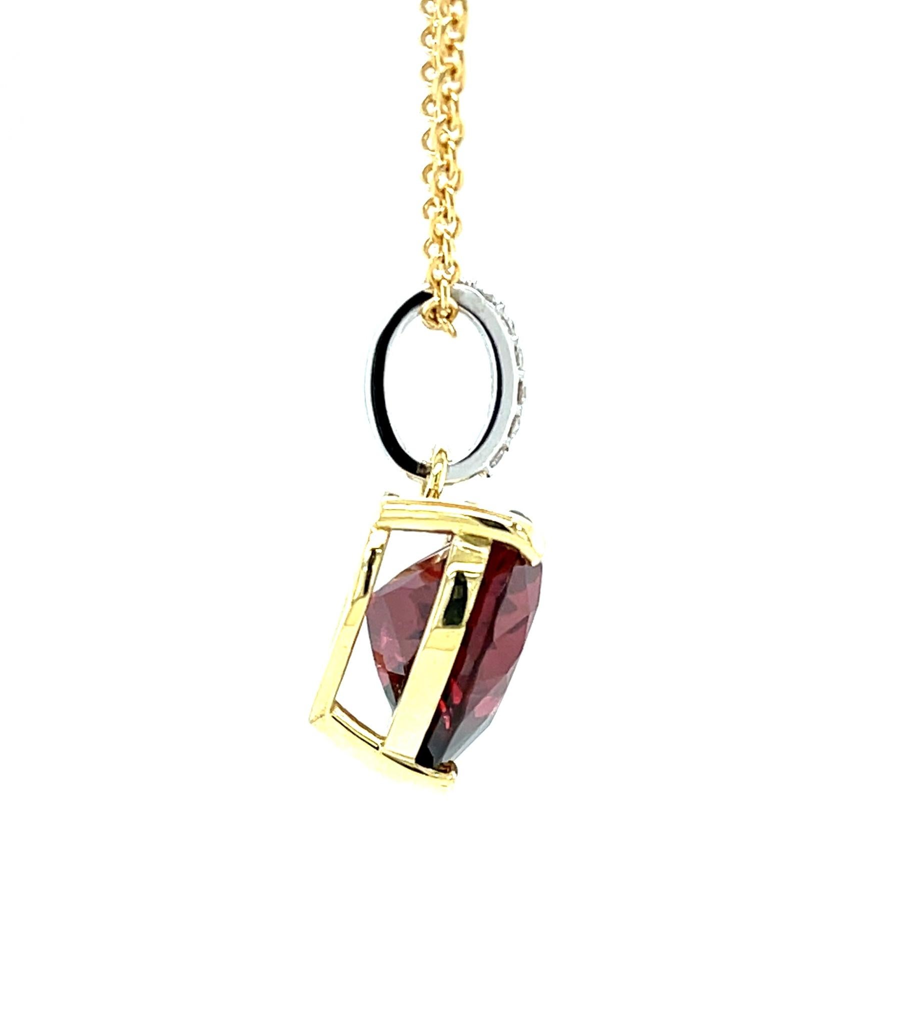Pendentif en tourmaline rouge rubellite en forme de cœur de 9,28 carats avec clou serti de diamants en vente 3