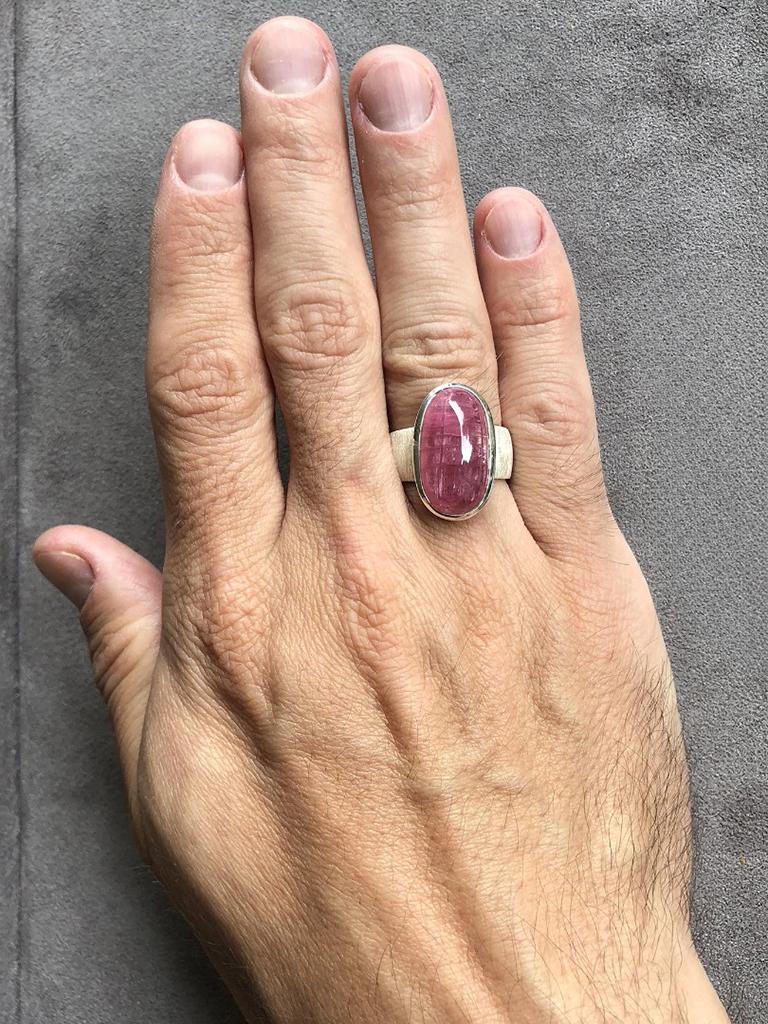 Rubellite Ring Cat's Eye Effect Silver Ring Pink Tourmaline Cabochon Gem In New Condition For Sale In Berlin, DE