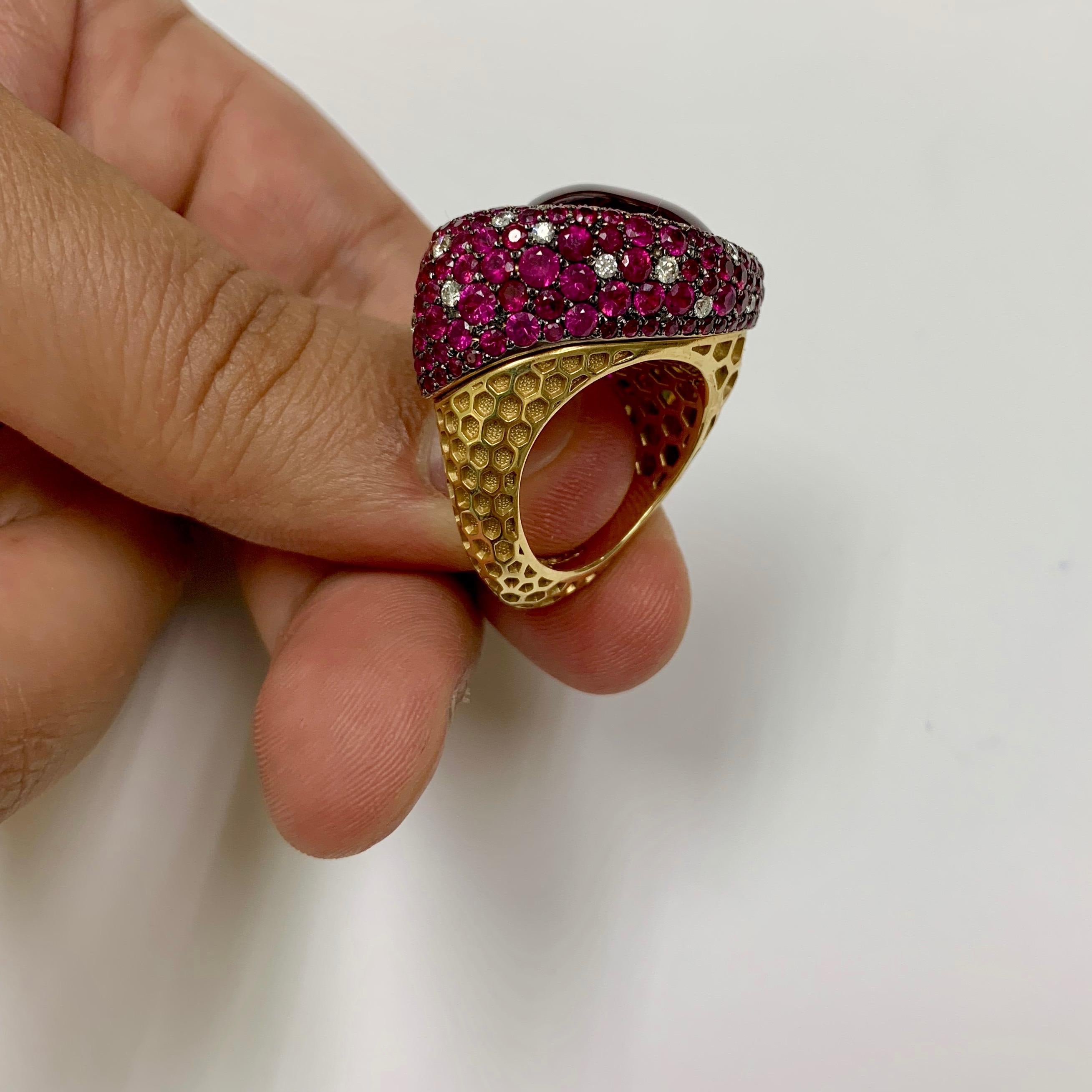 Modern Rubellite Ruby Diamond 18 Karat Yellow Gold Honeycombs Ring For Sale