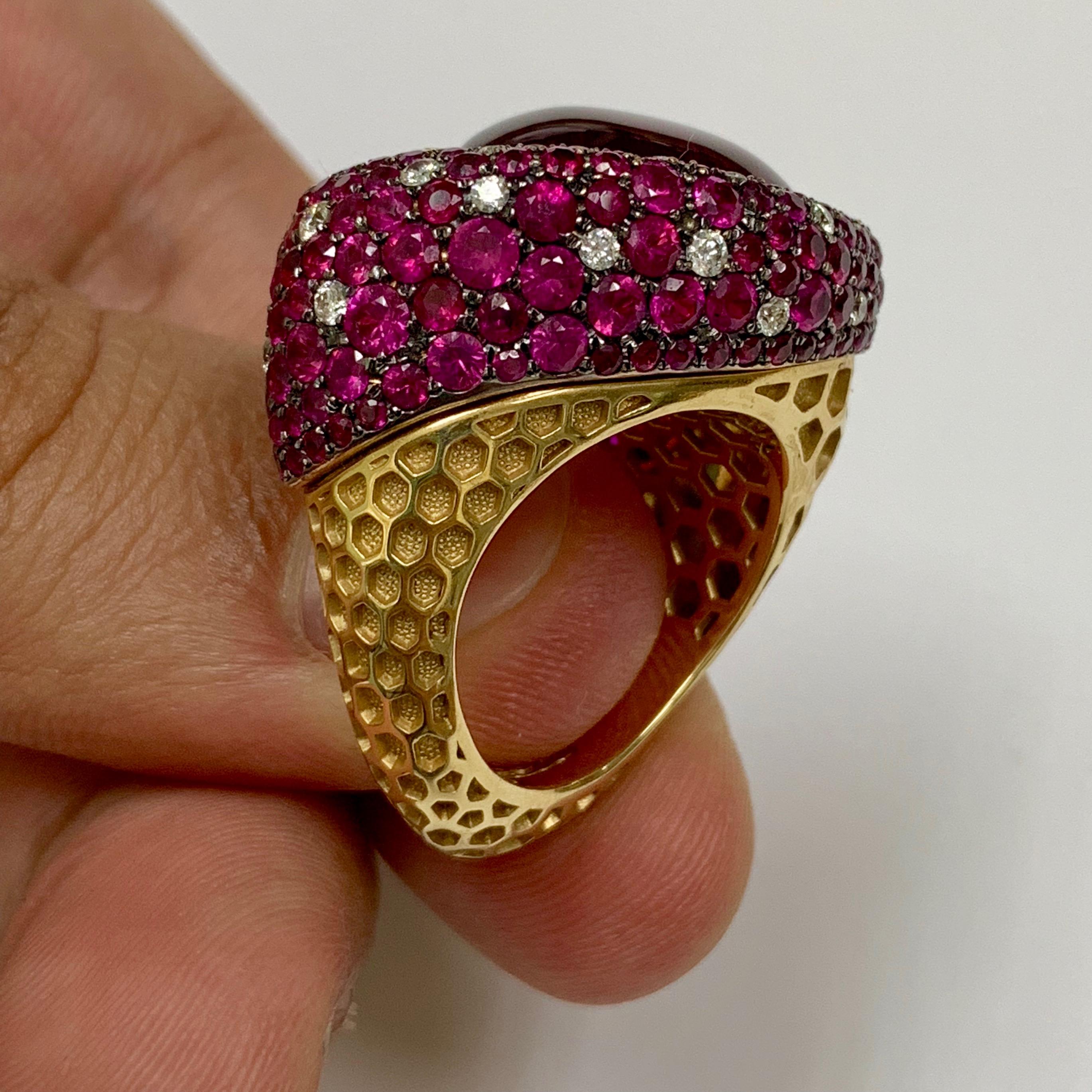 Rubellite Ruby Diamond 18 Karat Yellow Gold Honeycombs Ring In New Condition For Sale In Bangkok, TH