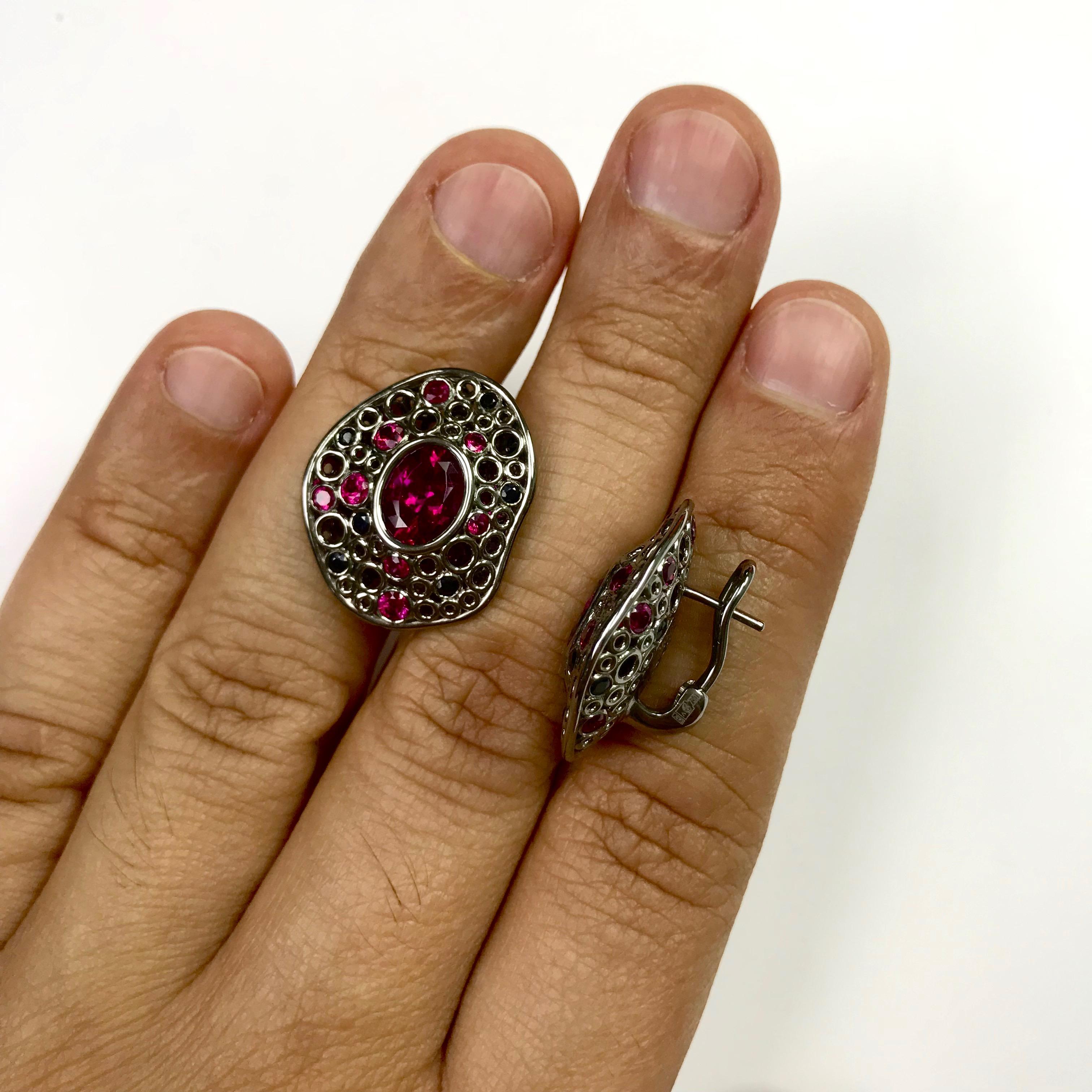 Rubellite Tourmaline 4.54 Carat, Ruby Sapphire 18 Karat Black Gold Earring In New Condition In Bangkok, TH