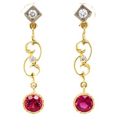 Pendientes Colgantes de Turmalina Rubelita y Diamante en Oro Blanco y Amarillo de 18k