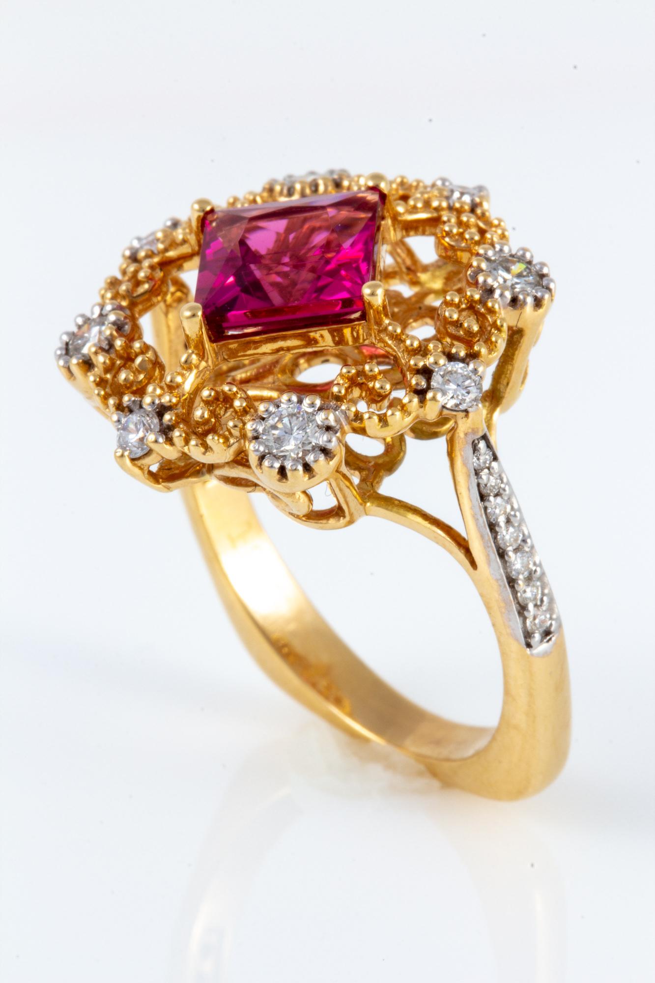 Rubellite Tourmaline and Diamond Ring set in 18 kt Gold For Sale 5