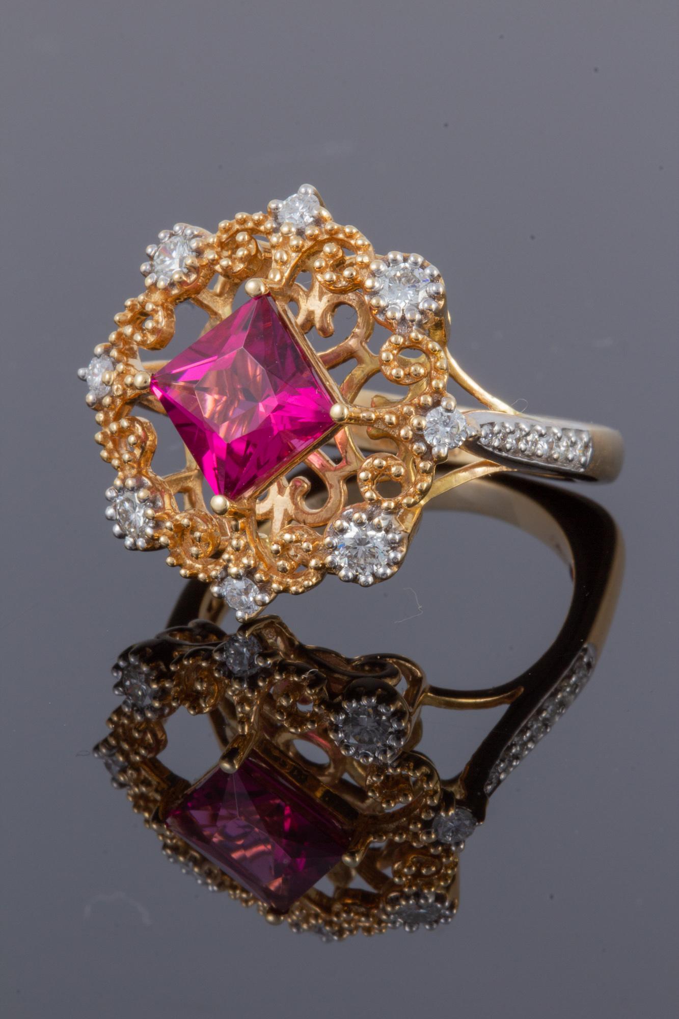 Rubellite Tourmaline and Diamond Ring set in 18 kt Gold For Sale 14