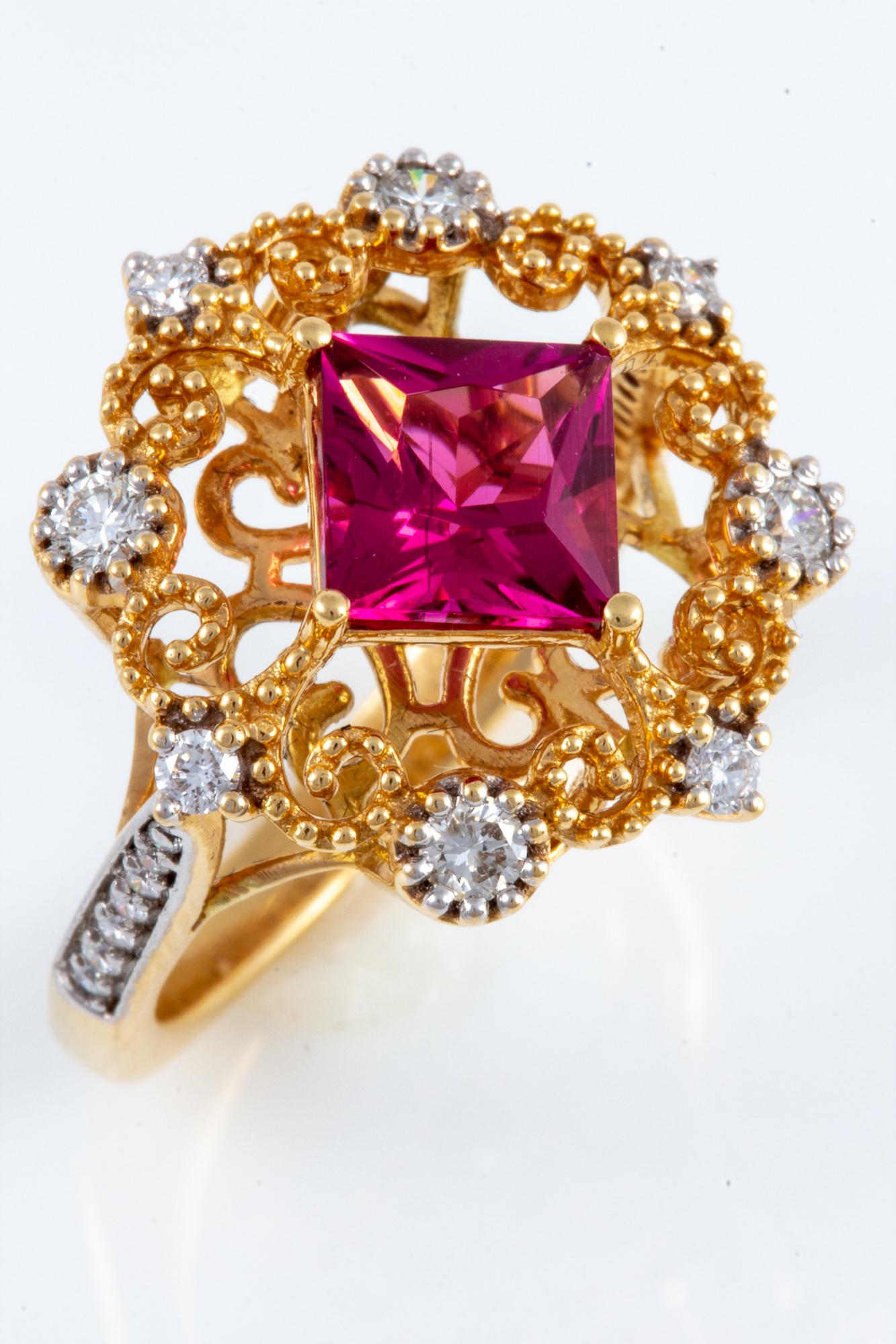 Rubellite Tourmaline and Diamond Ring set in 18 kt Gold For Sale 3