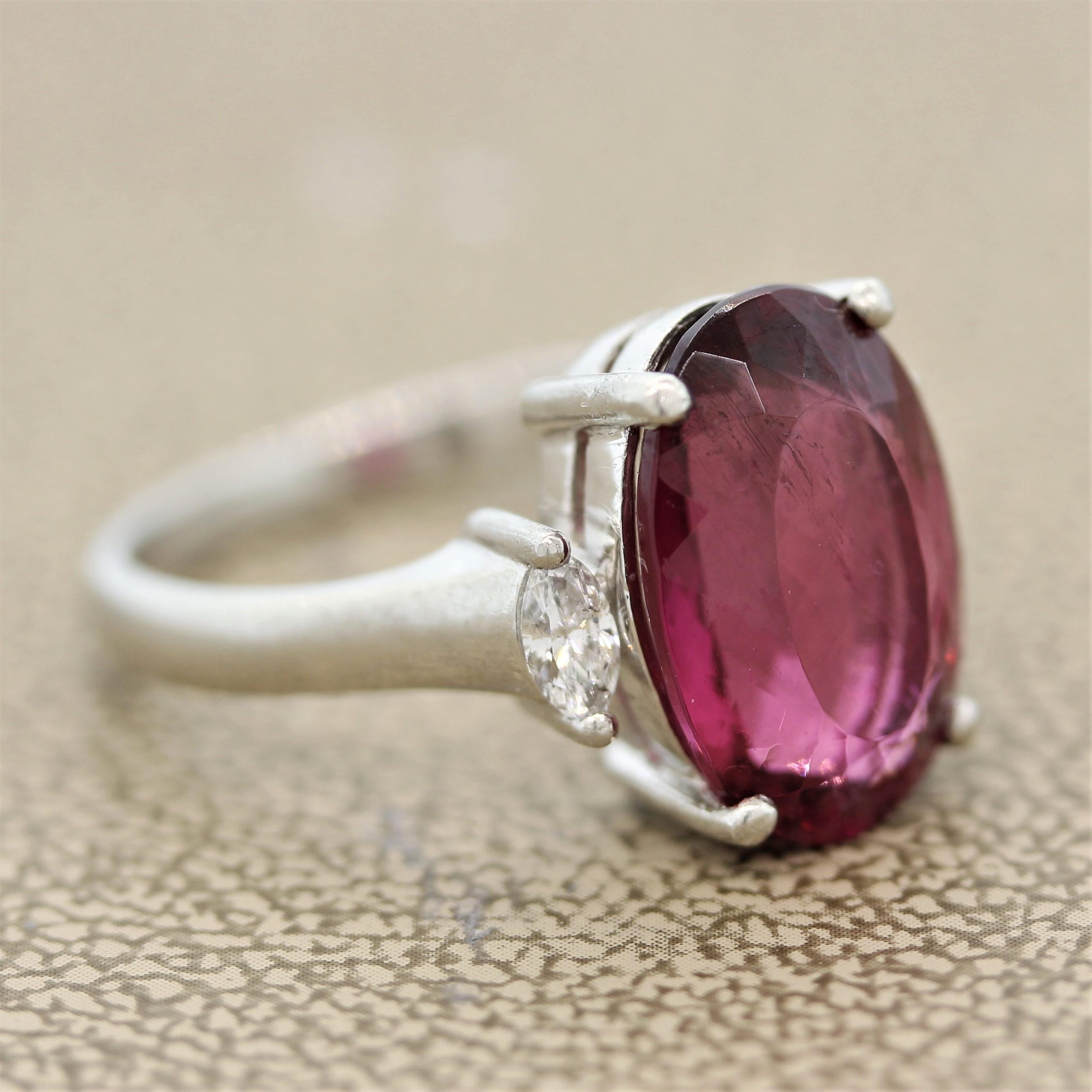 Donna Anello in platino con tormalina rubellite e diamante in vendita