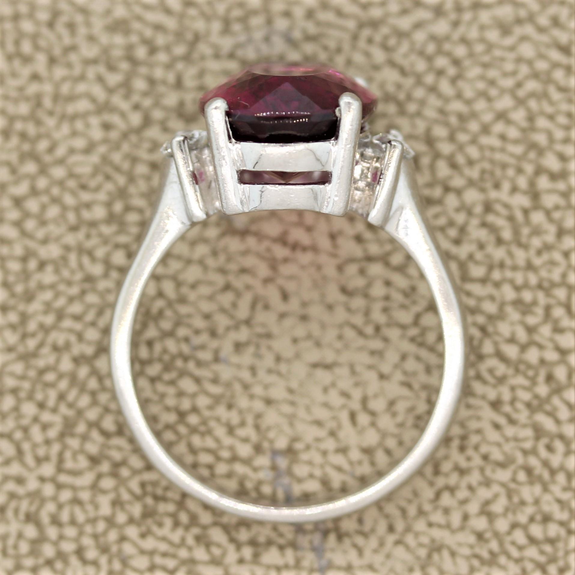 Anello in platino con tormalina rubellite e diamante in vendita 1