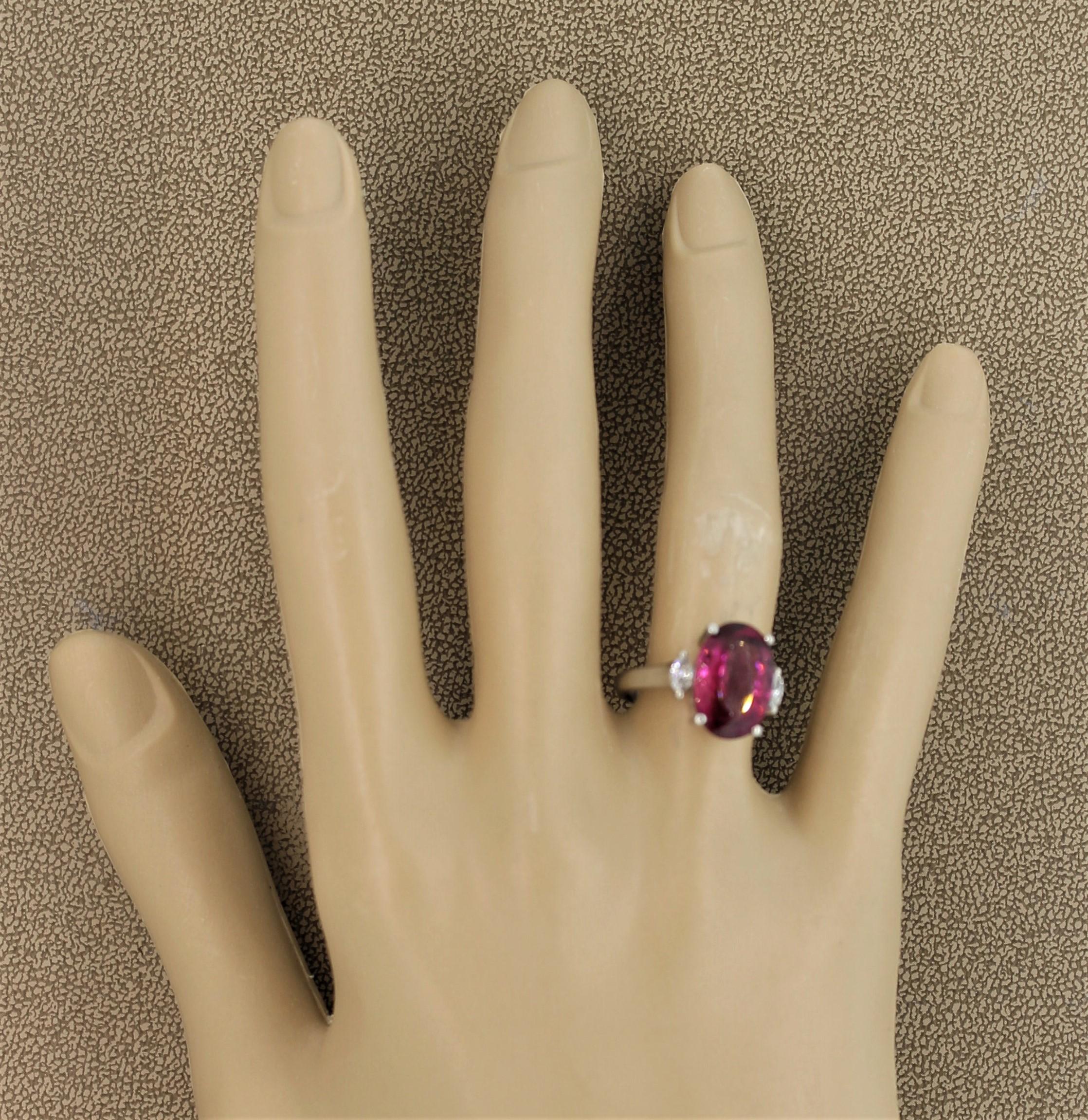 Anello in platino con tormalina rubellite e diamante in vendita 3