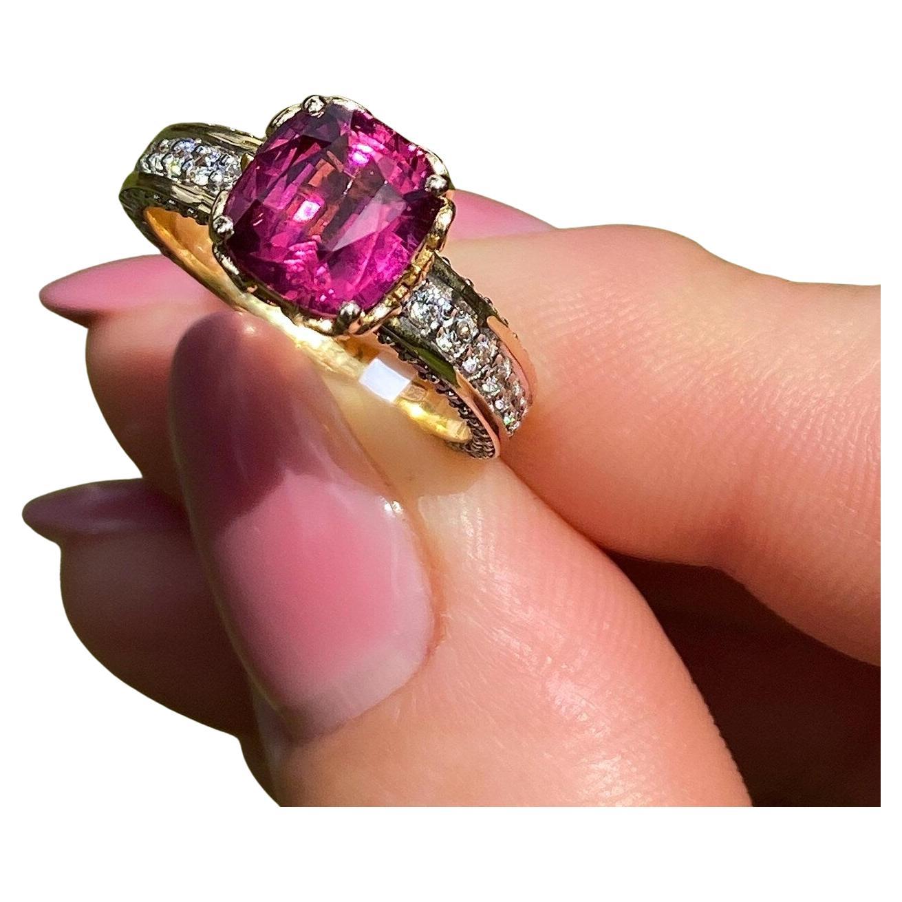 Bague en or jaune 14 carats, tourmaline rubellite, diamants, pierres précieuses naturelles, 7 US en vente