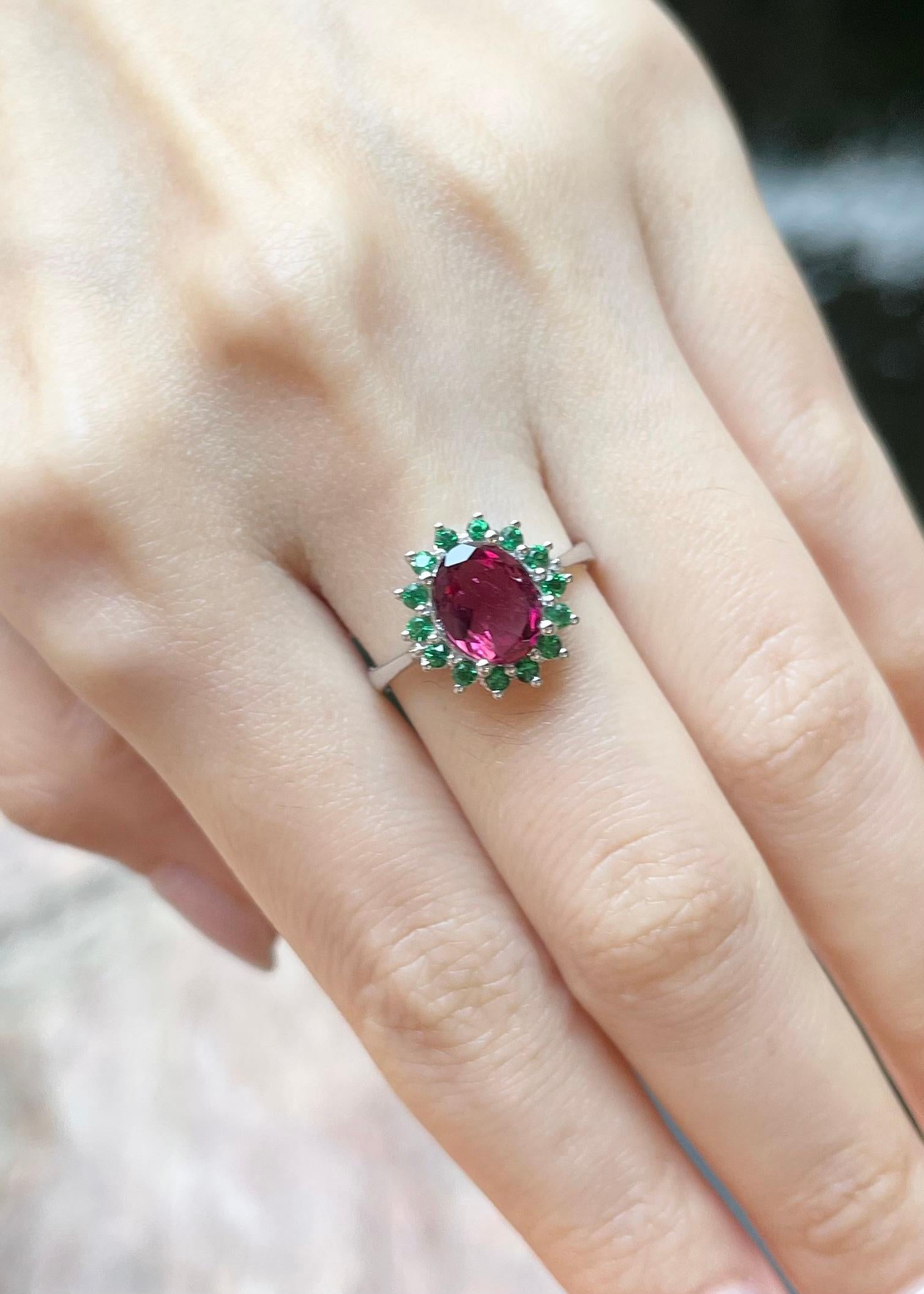 Rubellite with Tsavorite Ring set in 14K White Gold Settings In New Condition For Sale In Bangkok, TH