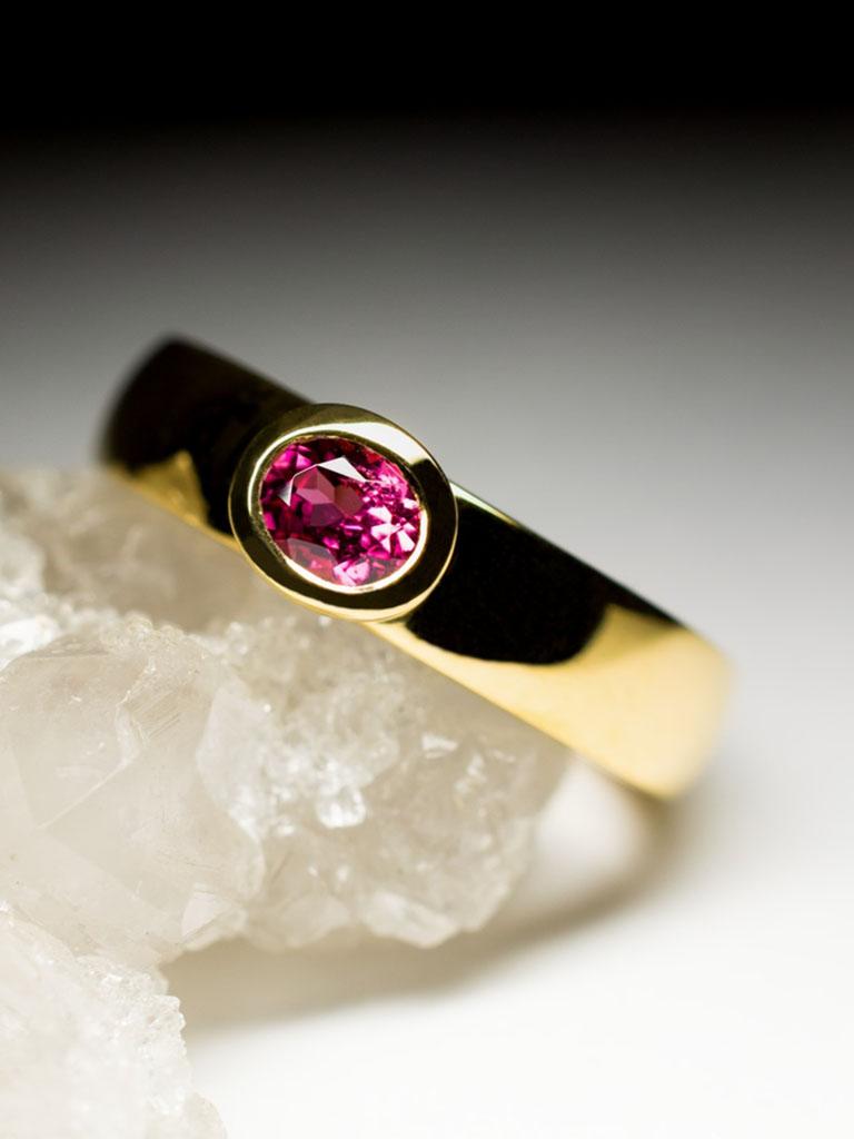 18K yellow gold ring with natural pink Tourmaline rubellite classic oval cut
rubellite origin - Brazil
stone weight - 0.4 carats
color - pink PR / RP 4/4, purity - VS (color and purity are indicated by GIA Colored Stone Grading system)
stone