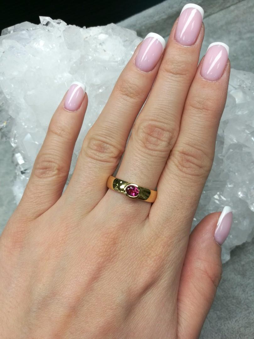 Artisan Rubellite Yellow Gold Ring Jewellery Report Classic Oval Cut Hot Pink Engagement For Sale
