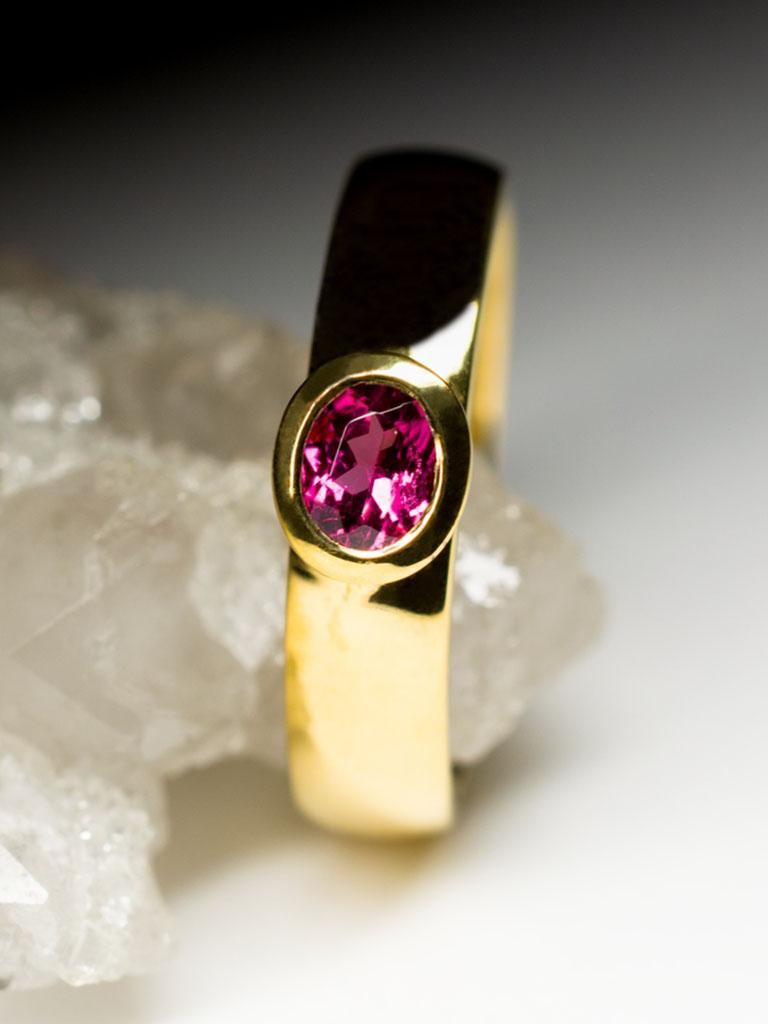 Taille ovale Rubellite Bague Or Jaune Rapport Bijoux Classic Coupe Ovale Rose Chaud Fiançailles en vente