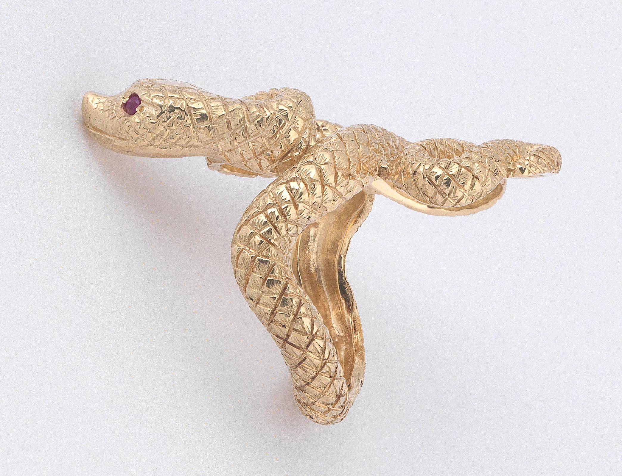 BERNARDO ANTICHITÀ PONTE VECCHIO FLORENCE 

Designed as snake with rubies eyes
Size 7
Weight : 20,3gr
