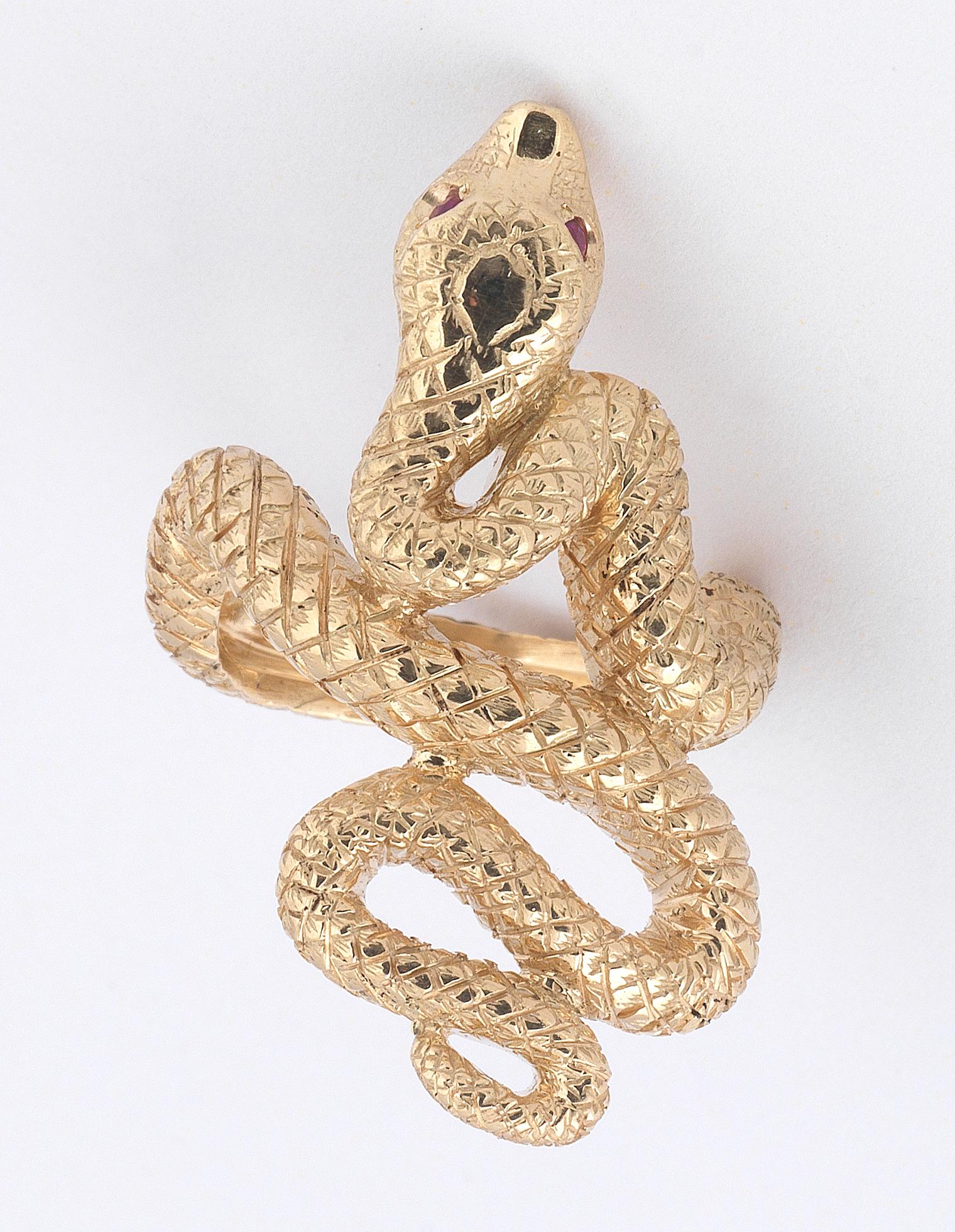 Rubies and 18 Karat Gold Snake Ring In Excellent Condition In Firenze, IT
