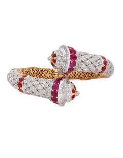 Bracelet manchette en or jaune et blanc 18 carats avec rubis et diamants. 