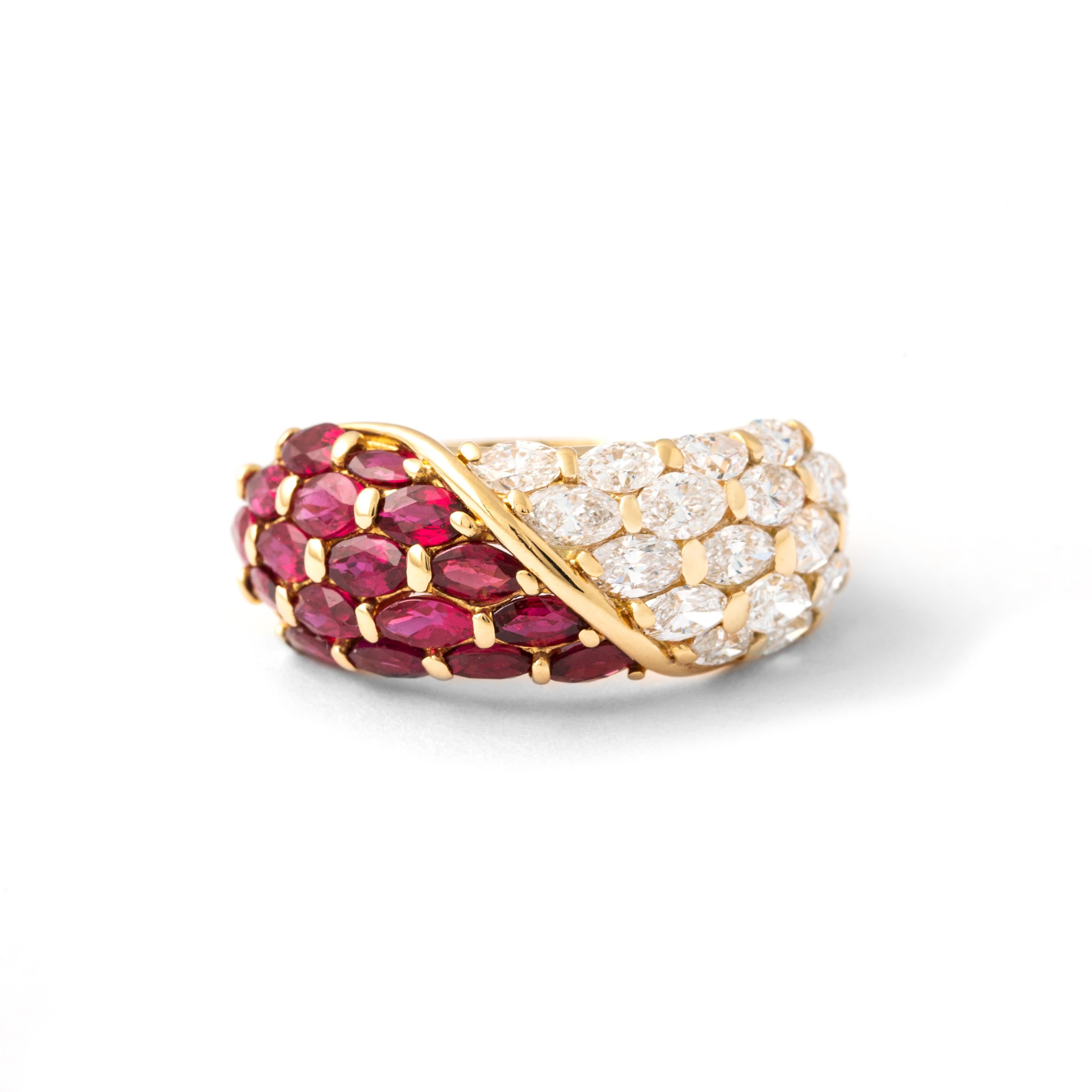 Ring in 18kt yellow gold set with 17 diamonds 2.01 cts and 17 17 rubies 2.56 cts Size 54

Total weight: 8.83 grams.