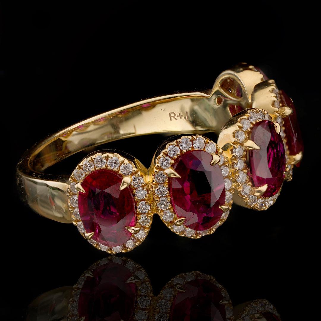 Halb-Eternity-Ring aus 18 Karat Gelbgold mit Rubinen und Diamanten im Zustand „Neu“ im Angebot in New York, NY