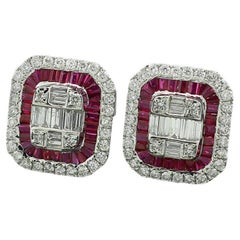 Boucles d'oreilles rubis et diamants Or blanc 18 ct Monture carrée sophistiquée