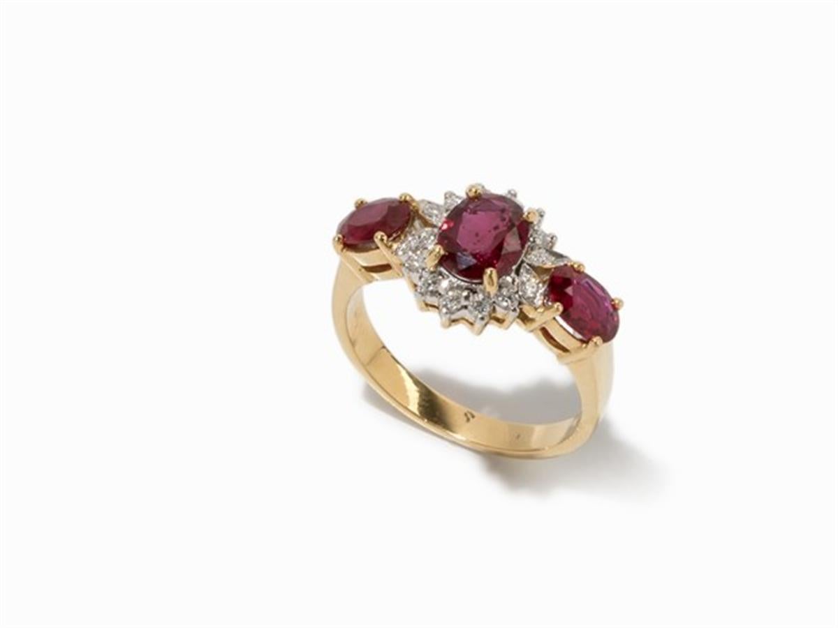 Rubies and Diamonds Ring, 750 Yellow Gold  In Good Condition For Sale In Bad Kissingen, DE