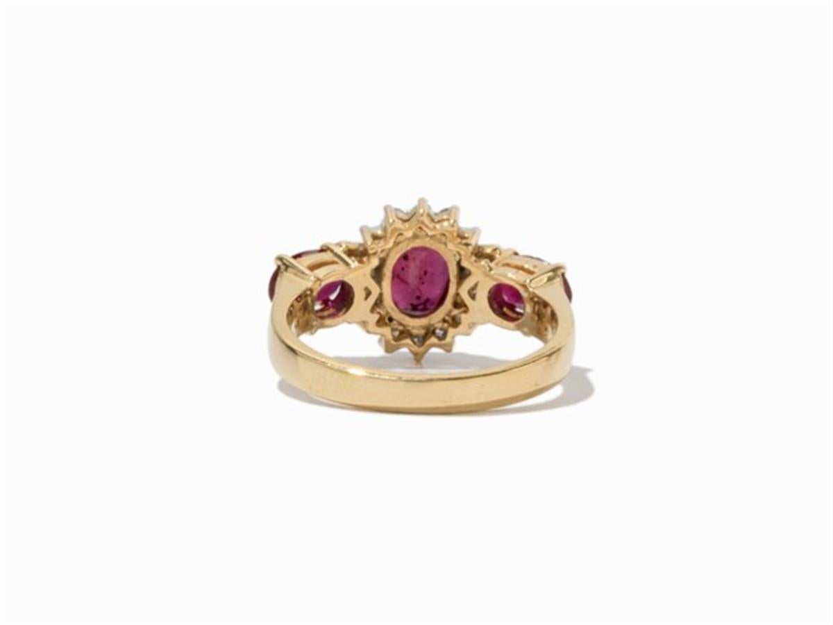 Rubies and Diamonds Ring, 750 Yellow Gold  For Sale 1