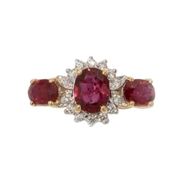 Rubies and Diamonds Ring, 750 Yellow Gold  For Sale