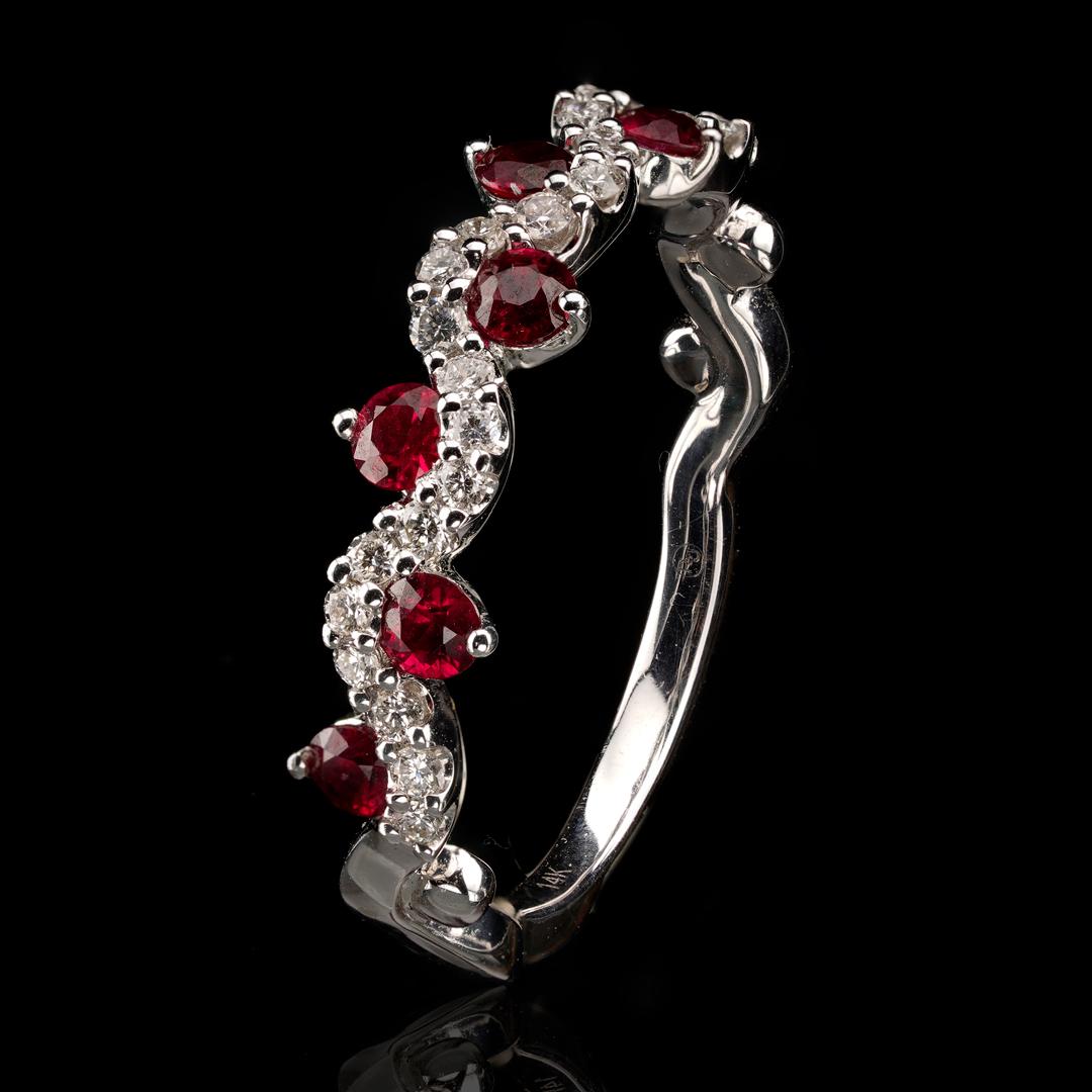 Women's Rubies and Diamonds Ring For Sale
