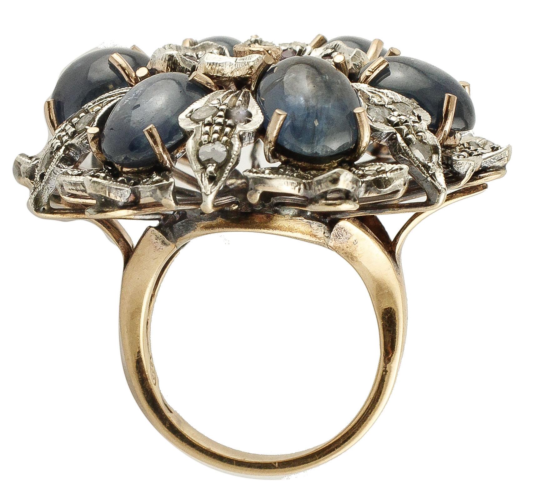 Taille mixte Bague rétro fleurie en or et argent 9 carats, rubis, saphirs bleus et diamants en vente