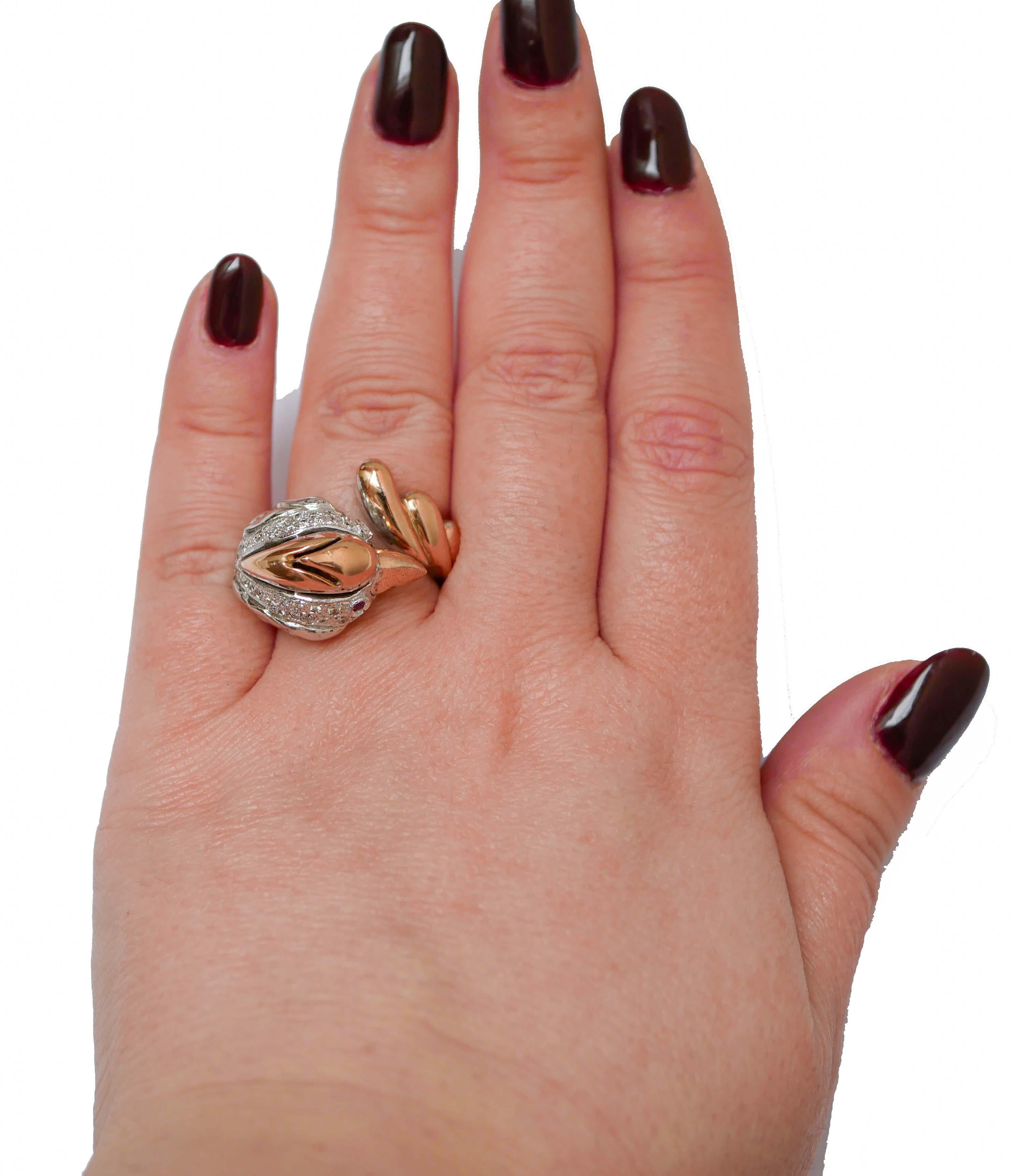 Parot-Ring aus 14 Karat Roségold mit Rubinen, Diamanten und Weißgold. (Gemischter Schliff) im Angebot