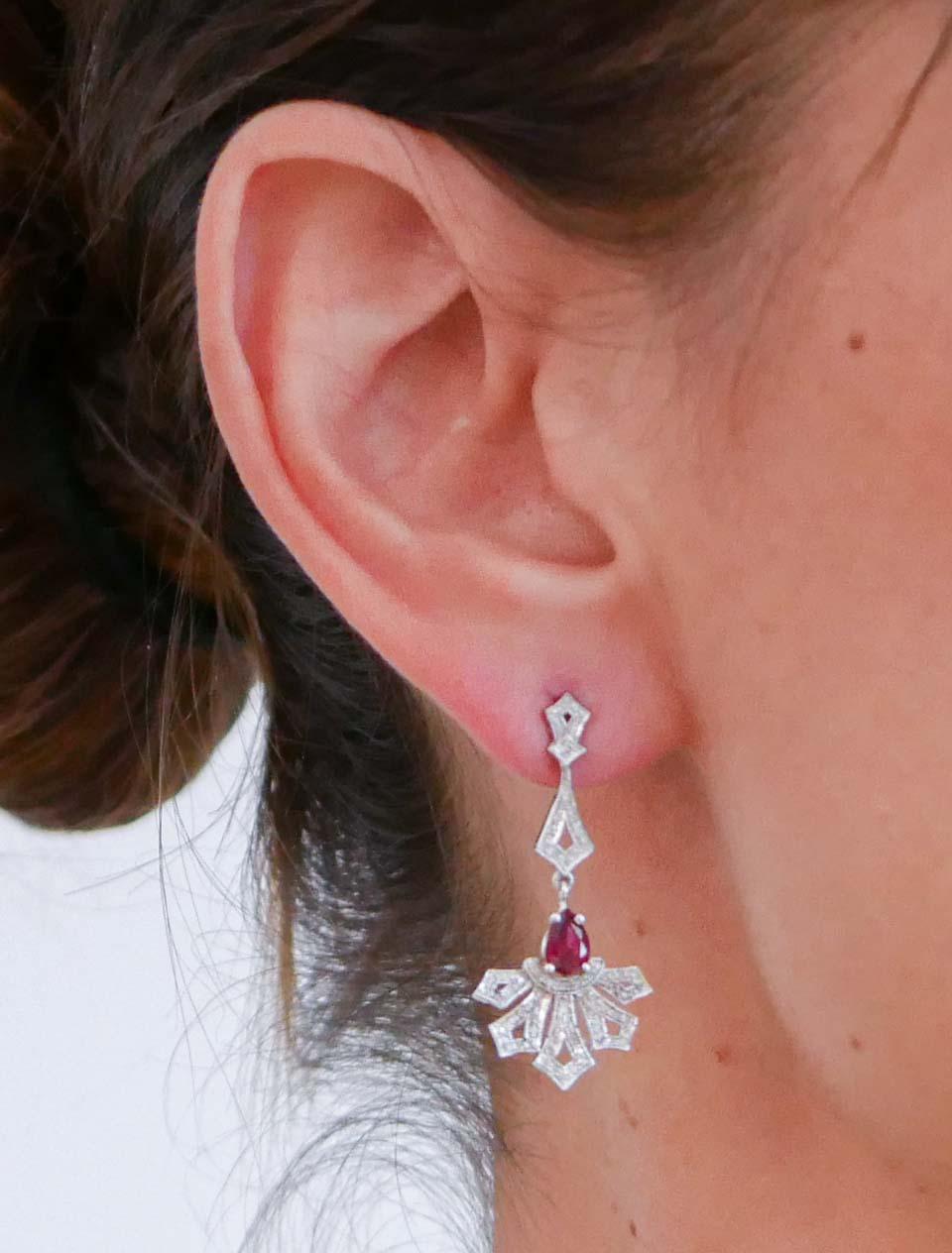 Rubies, Diamonds, 14 Karat White Gold Dangle Earrings. In Good Condition For Sale In Marcianise, Marcianise (CE)