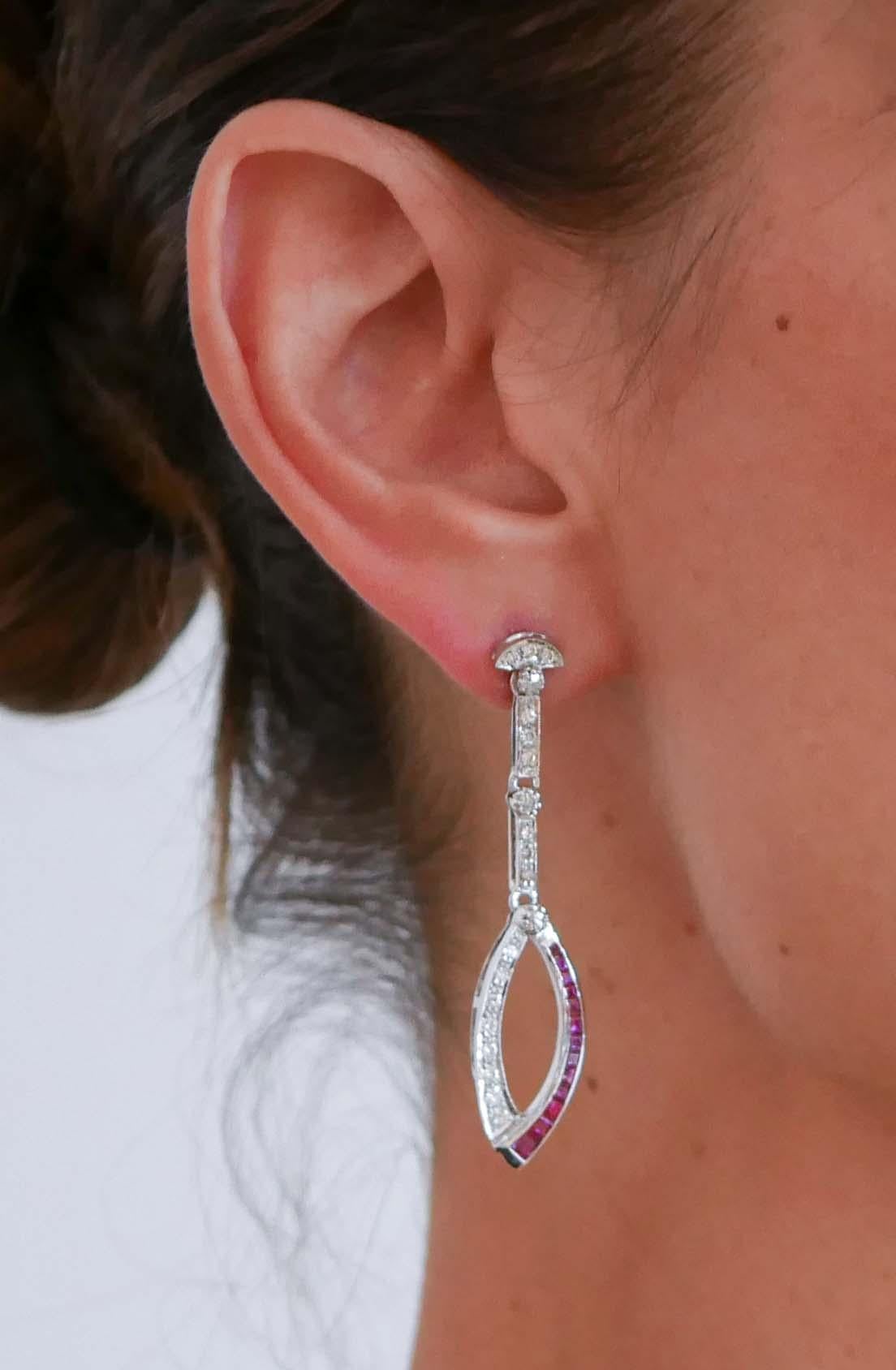 Rubini, diamanti, orecchini pendenti in oro bianco 14 carati. In condizioni buone in vendita a Marcianise, Marcianise (CE)