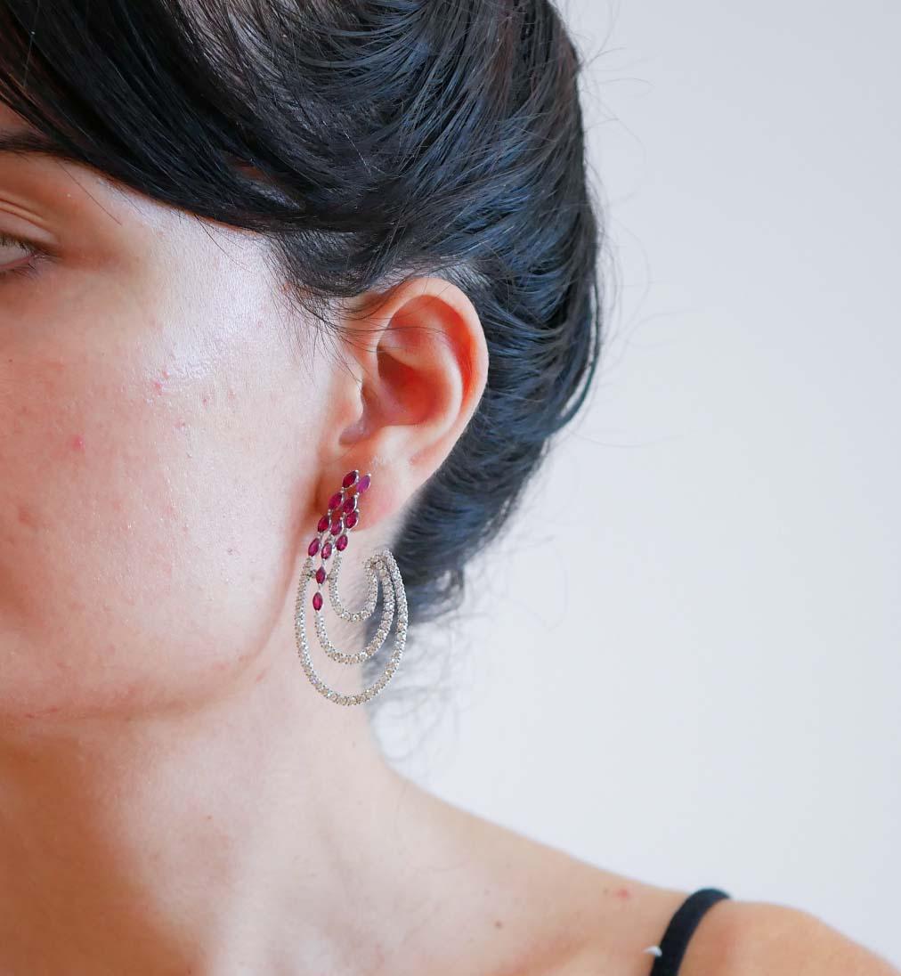 Rubine, Diamanten, Ohrringe aus 18 Karat Weißgold. (Gemischter Schliff) im Angebot