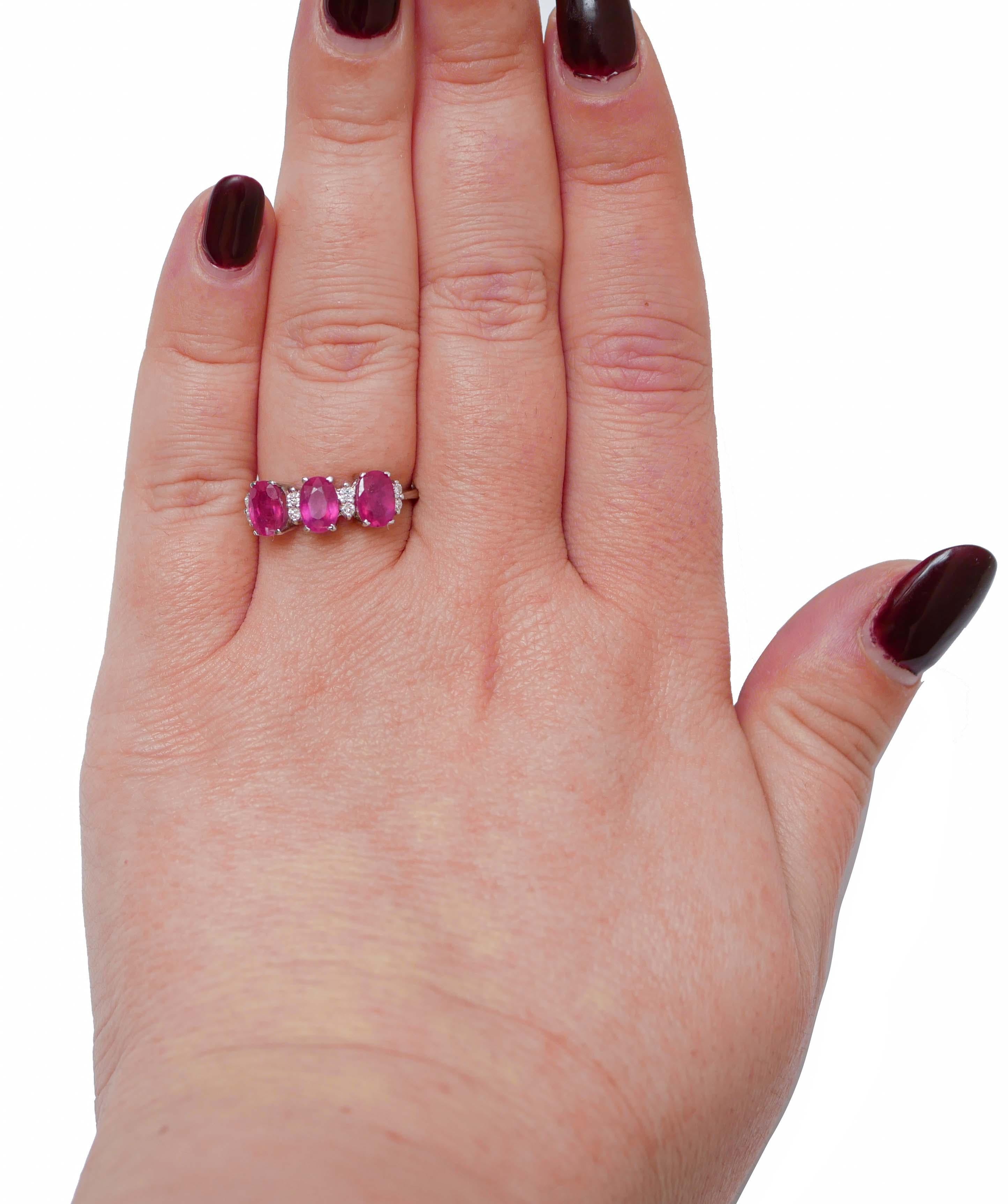 Rubies, Diamonds, 18 Karat White Gold Modern Ring. In New Condition For Sale In Marcianise, Marcianise (CE)