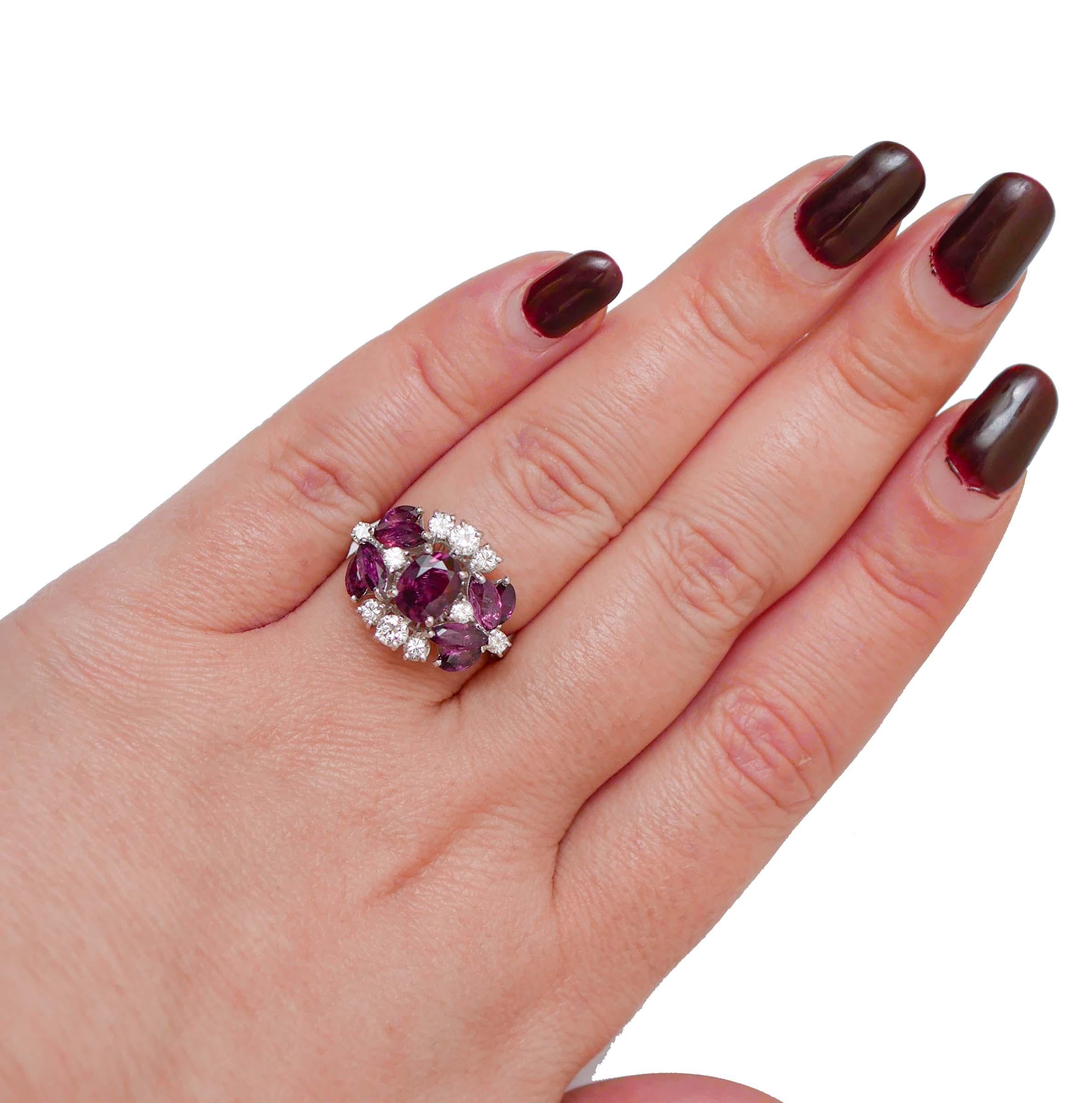 Rubies, Diamonds, 18 Karat White Gold Ring. In New Condition In Marcianise, Marcianise (CE)