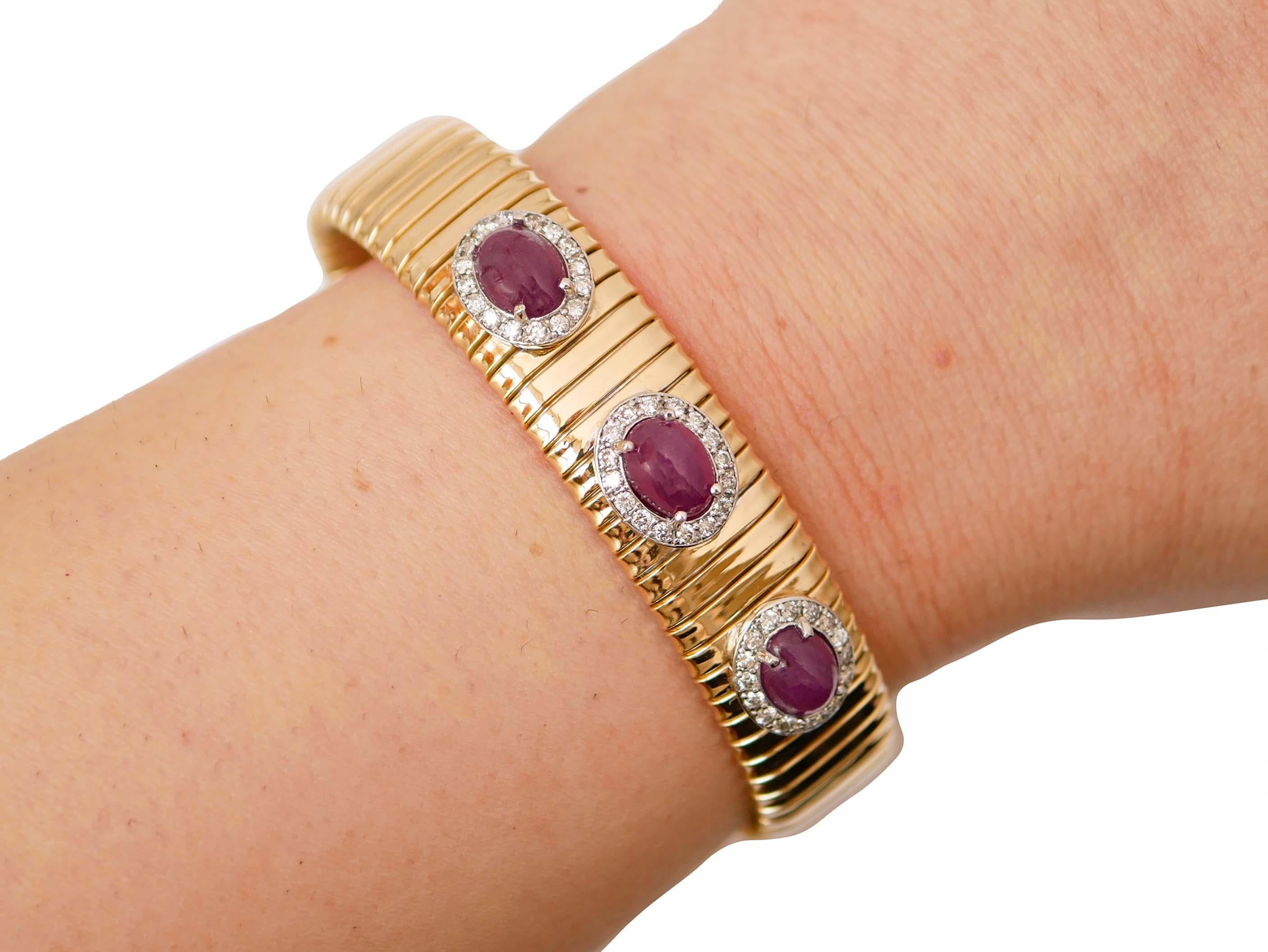 Rubies, Diamonds, 18 Karat Yellow Gold and White Gold Tubogas Bracelet. In Good Condition In Marcianise, Marcianise (CE)
