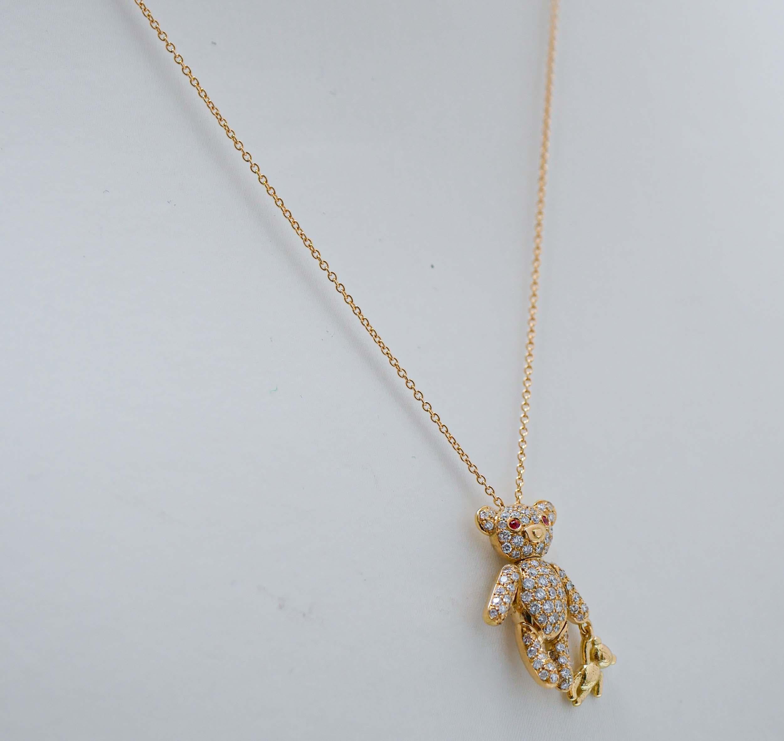 Moderne Collier pendentif en or jaune 18 carats, rubis et diamants