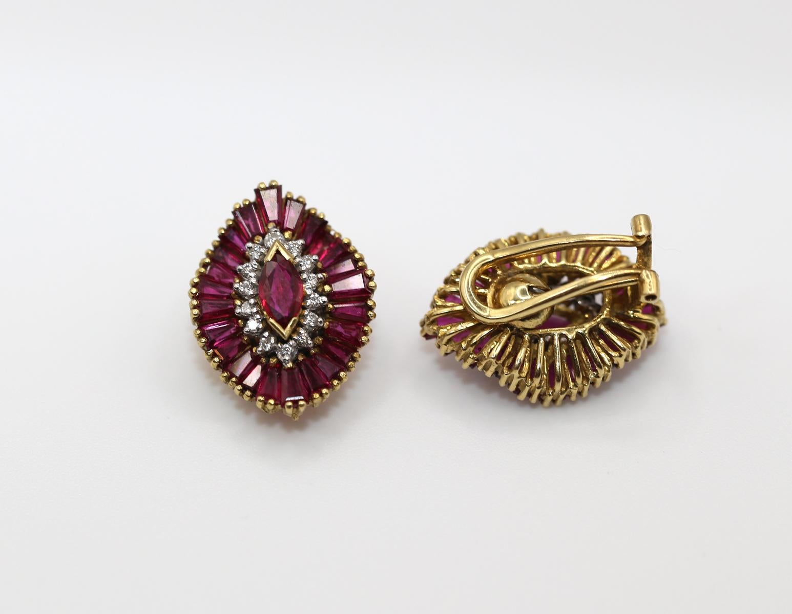 Boucles d'oreilles en or jaune 18 carats, rubis et diamants, 1970 en vente 1