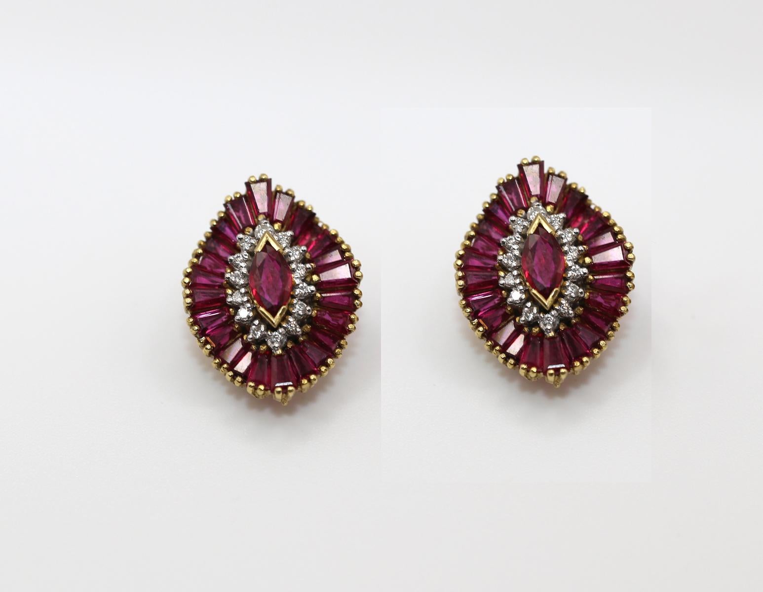 Pendientes de oro amarillo de 18 quilates con rubíes y diamantes, 1970 en venta 3