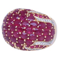 Rubies Diamonds Bowe Set Gold Ring, 1990