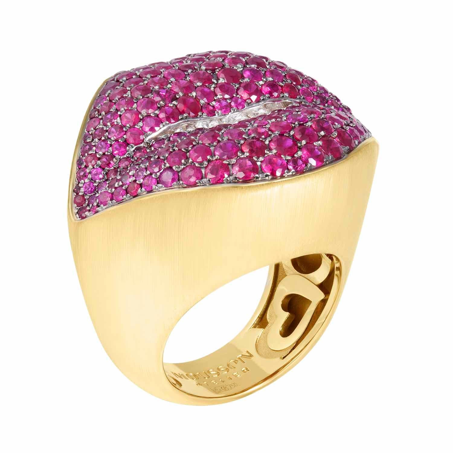 Rubies Diamonds Kiss Me Baby 18 Karat Yellow Gold Ring
The brightly painted female mouth has long been exploited by artists as the most intelligible symbol of femininity and beauty. We decided to recall the most vivid statements of artists and