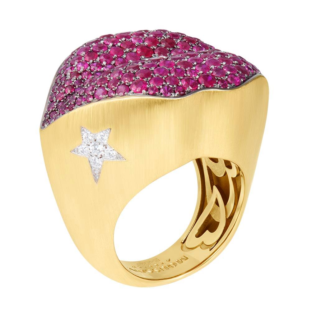 Rubies Diamonds Kiss Me Baby 18 Karat Yellow Gold Ring In New Condition For Sale In Bangkok, TH