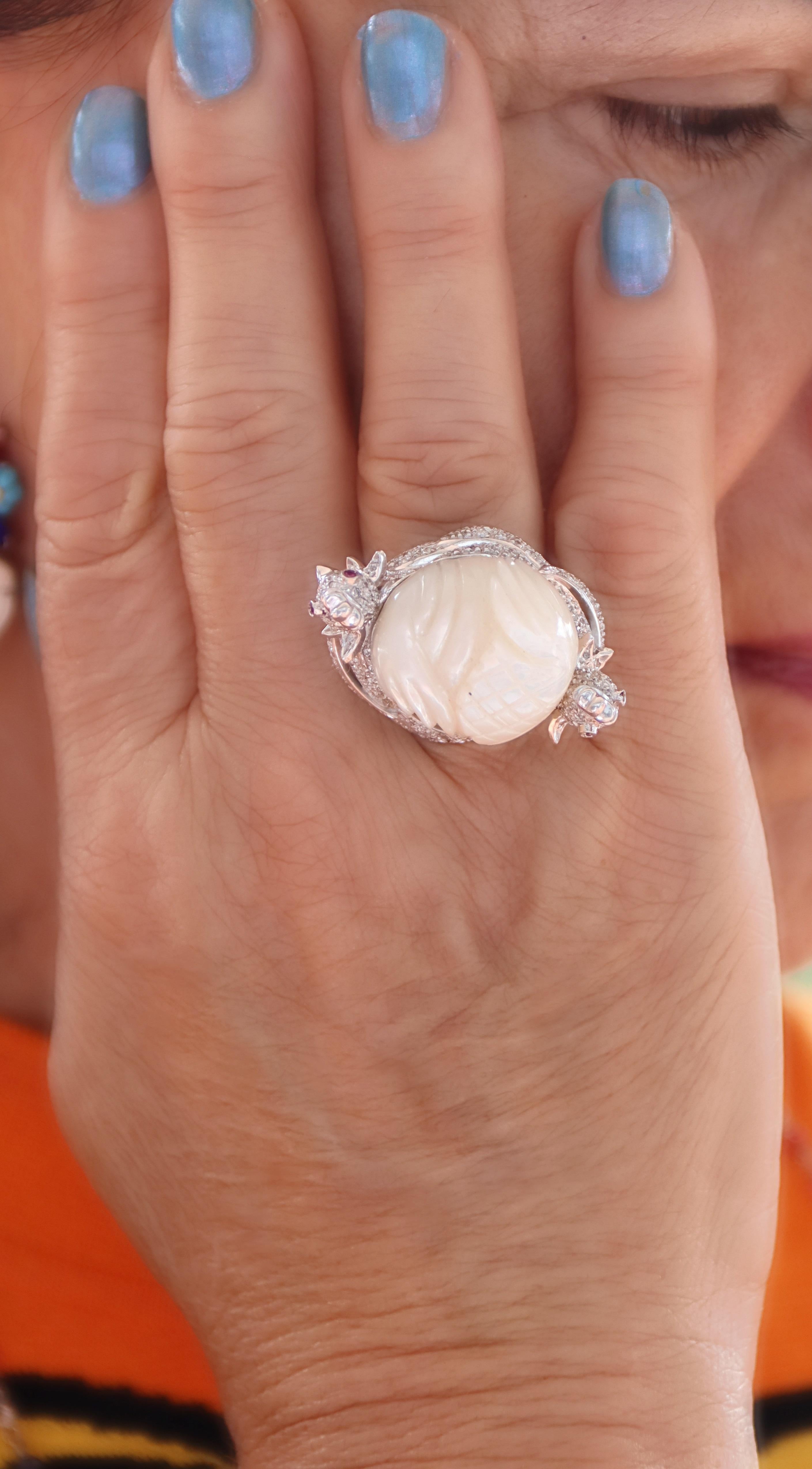 Rubine Diamanten Perlmutt 18 Karat Weißgold Cocktail Ring im Angebot 4