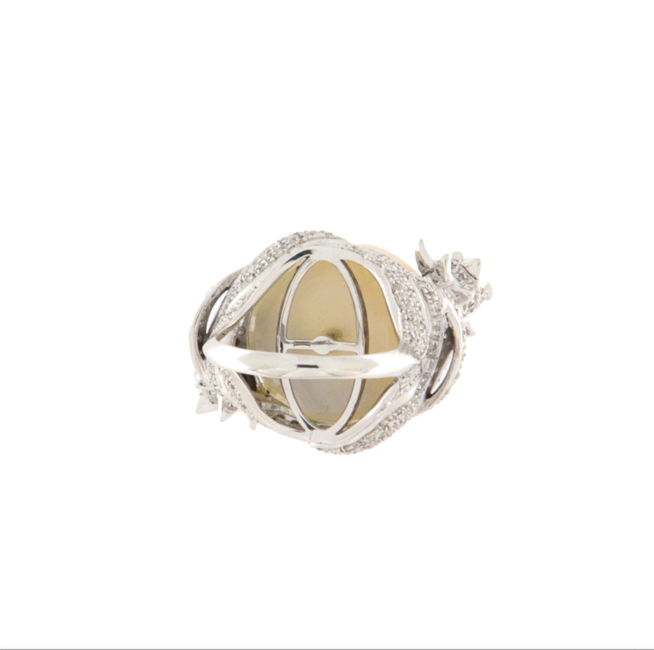 Rubine Diamanten Perlmutt 18 Karat Weißgold Cocktail Ring (Brillantschliff) im Angebot